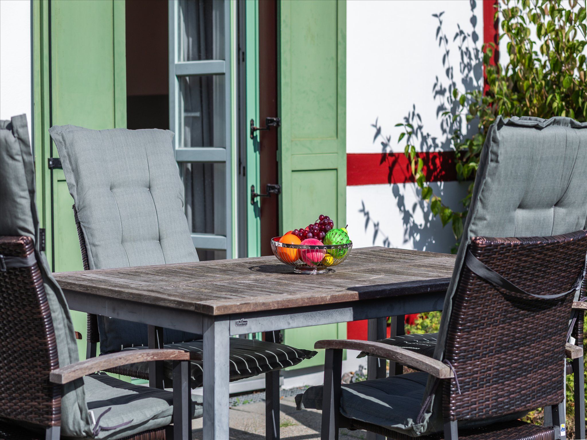 Feriendorf Rugana Komfortplus Ferienwohnung mit 1 Schlafzimmer und Terrasse (B02) Insel Rügen - Terrasse