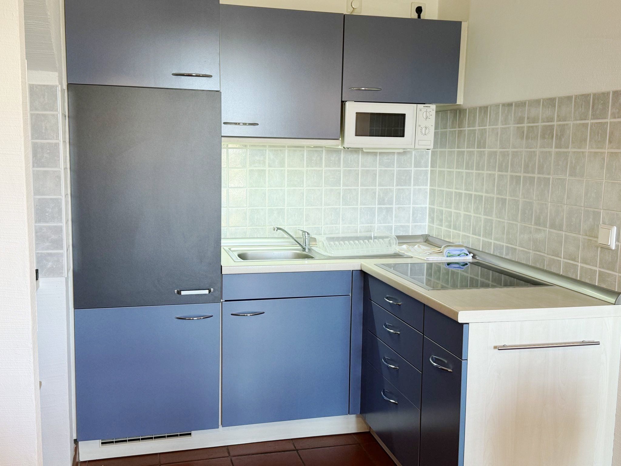 Feriendorf Rugana Klassik Ferienwohnung mit 1 Schlafzimmer und Terrasse (B05) Insel Rügen - Küche / Küchenzeile