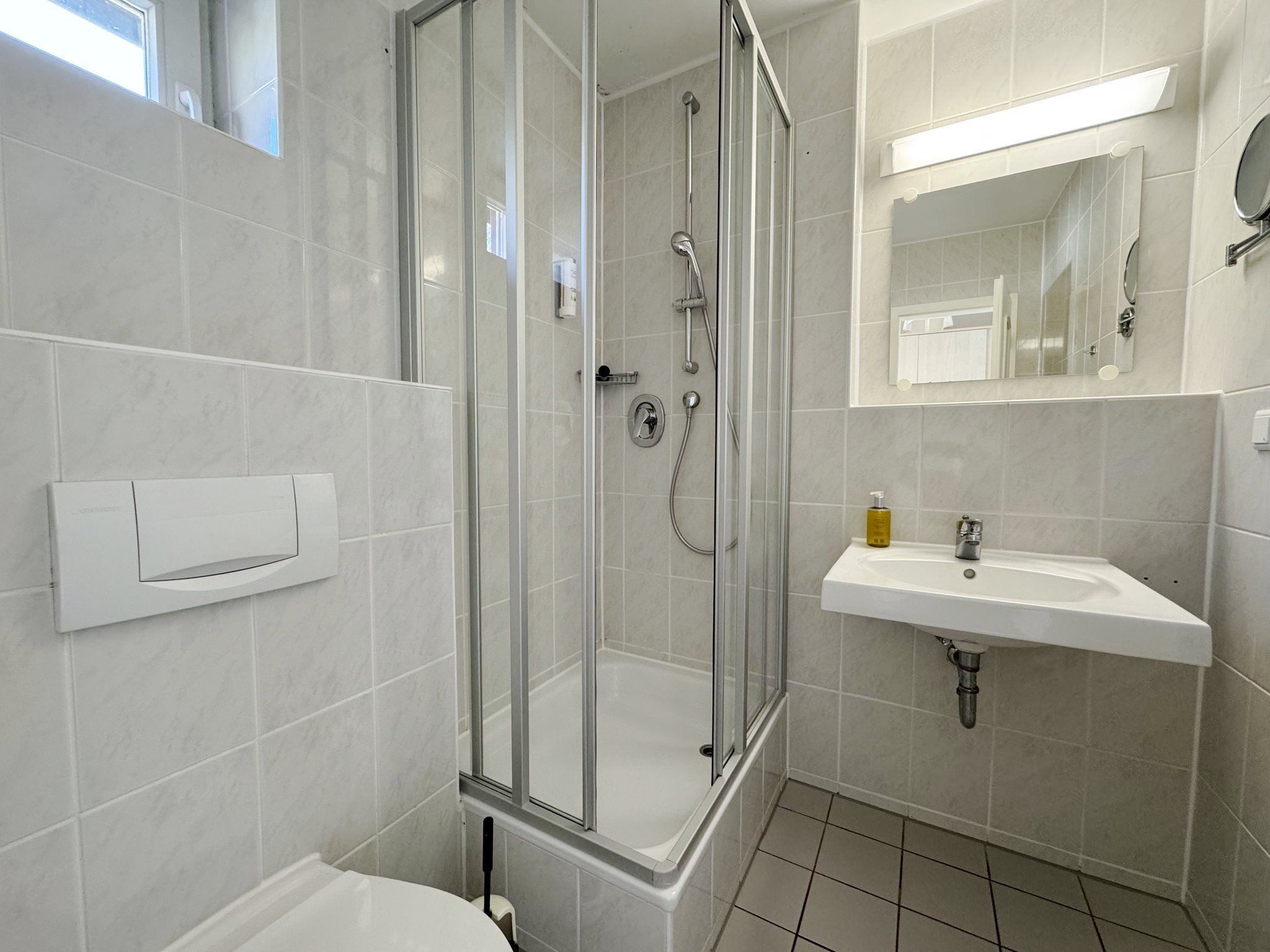 Feriendorf Rugana Komfort 1-Raum Ferienwohnung mit Terrasse (B24) Insel Rügen - Badezimmer
