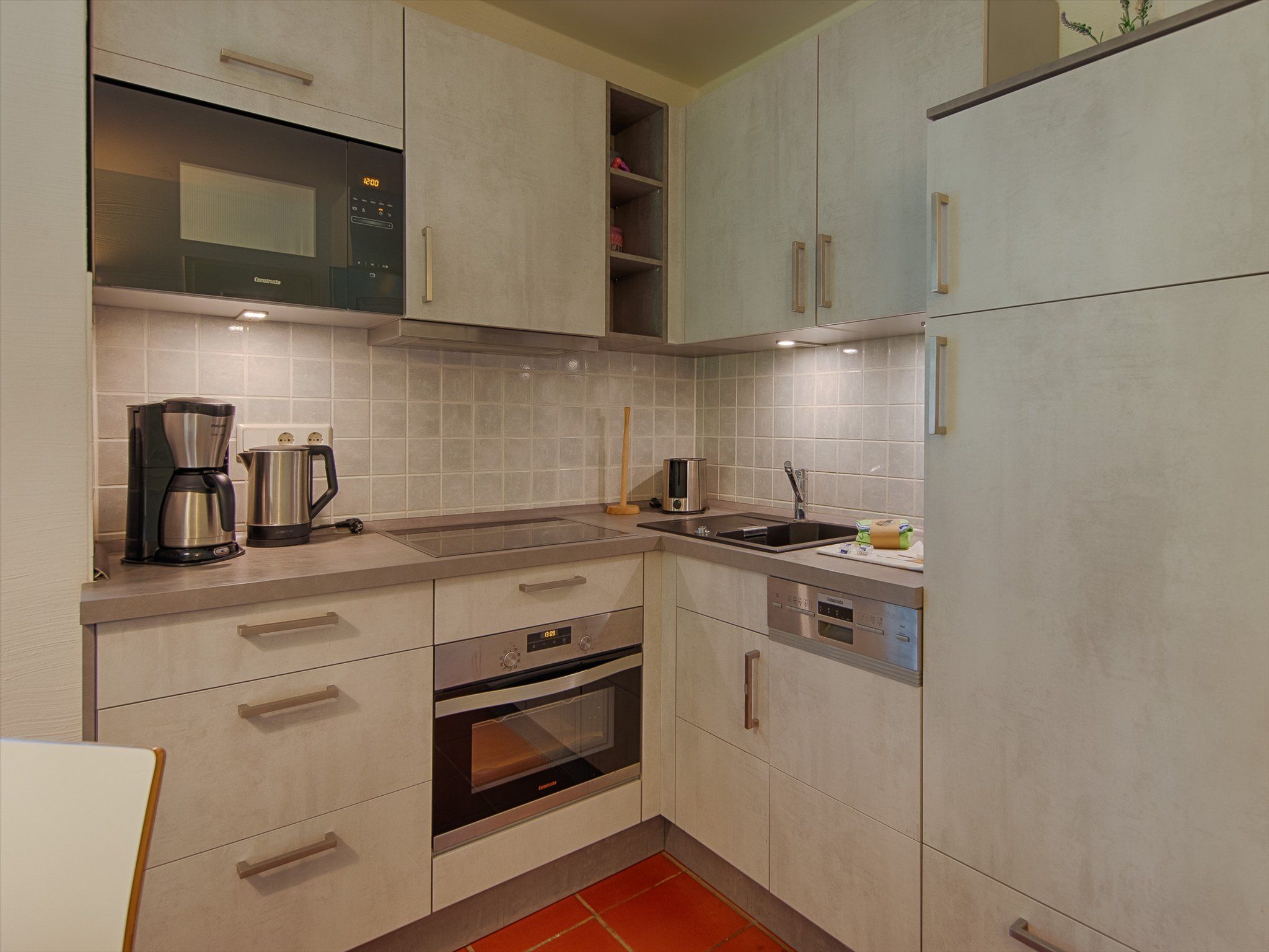 Feriendorf Rugana Komfortplus Ferienwohnung mit 1 Schlafzimmer und Terrasse (B47) Insel Rügen - Küche / Küchenzeile