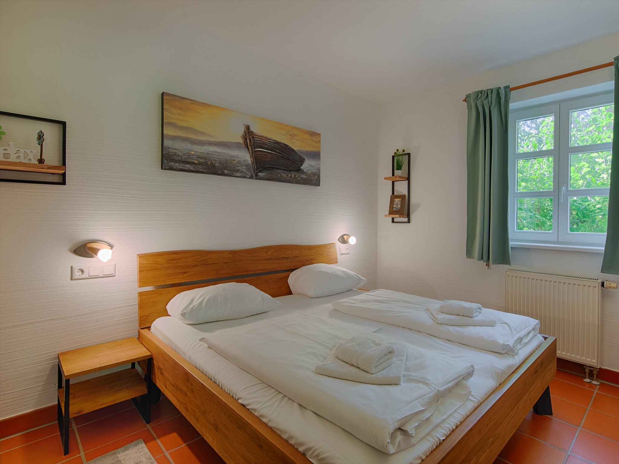 Feriendorf Rugana Komfortplus Ferienwohnung mit 1 Schlafzimmer und Terrasse (B47) Insel Rügen - Schlafzimmer