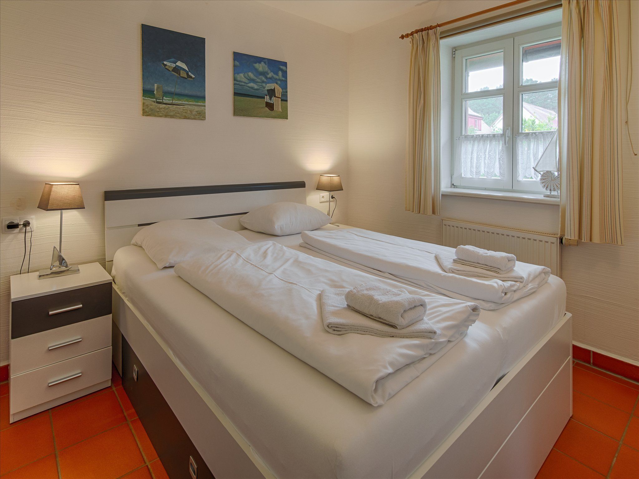 Feriendorf Rugana Komfortplus Ferienwohnung mit 1 Schlafzimmer und Terrasse (B62) Insel Rügen - Schlafzimmer