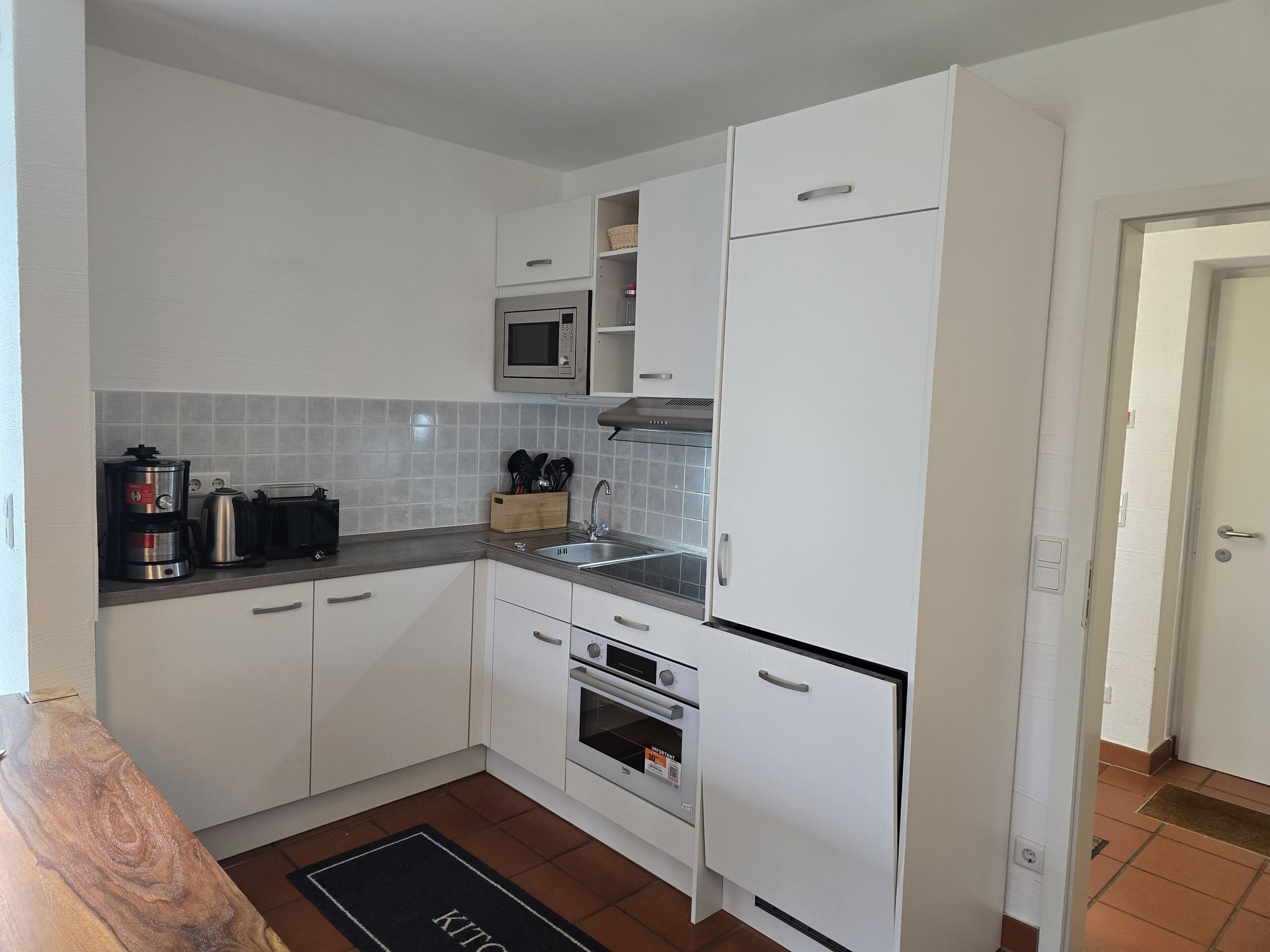 Feriendorf Rugana Komfortplus Ferienwohnung mit 1 Schlafzimmer und Terrasse (C08) Insel Rügen - Küche / Küchenzeile