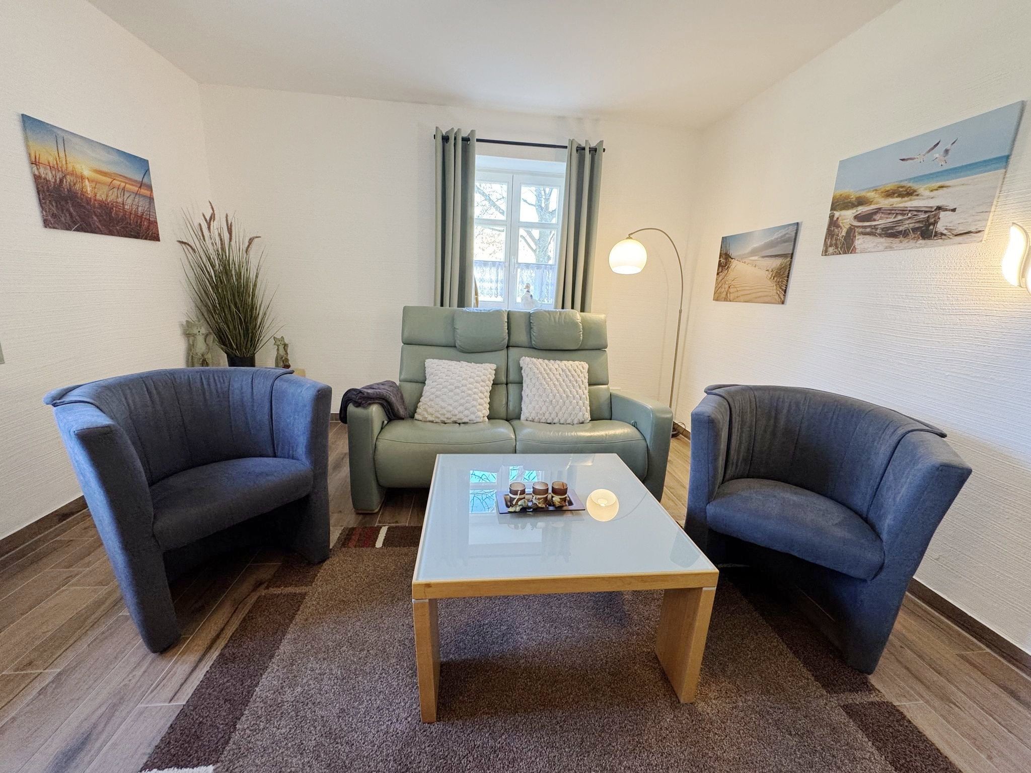 Feriendorf Rugana Komfortplus Ferienwohnung mit 1 Schlafzimmern und Terrasse (C39) Insel Rügen - Wohnzimmer