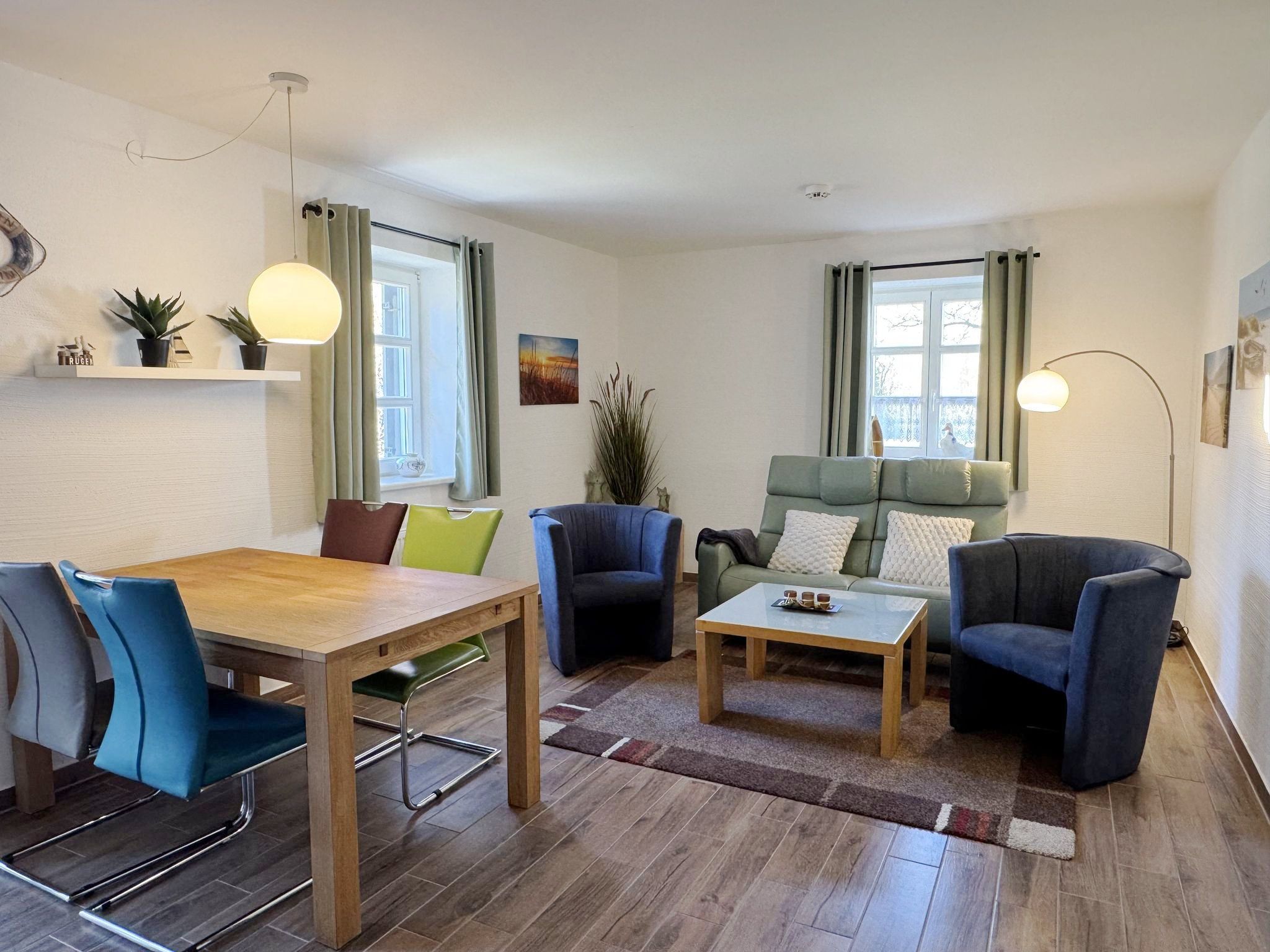 Feriendorf Rugana Komfortplus Ferienwohnung mit 1 Schlafzimmern und Terrasse (C39) Insel Rügen - Wohnzimmer