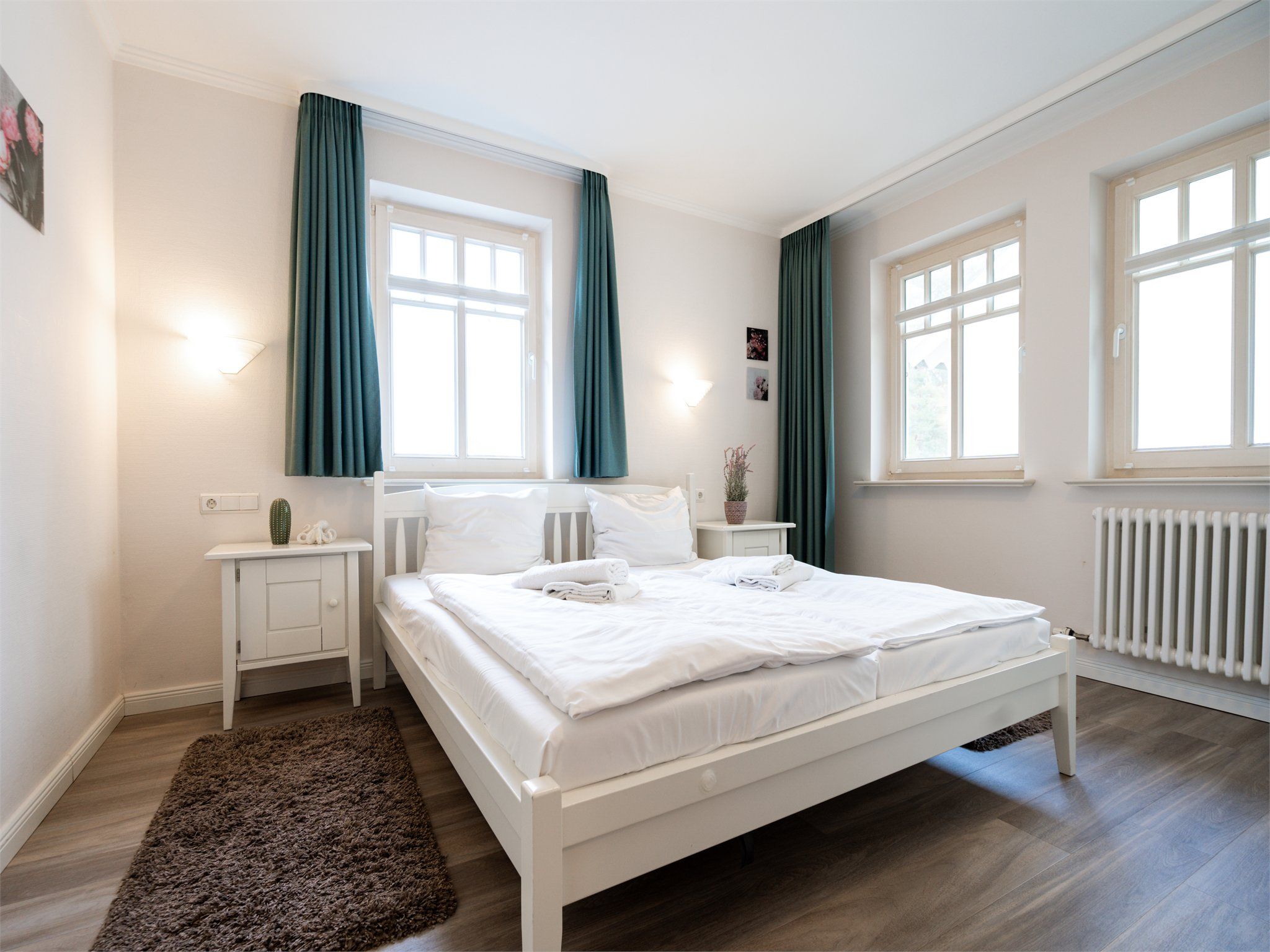 Dünenpark Binz Komfortplus Ferienwohnung mit 2 Schlafzimmern und Balkon im Obergeschoss (005) Insel Rügen - Schlafzimmer