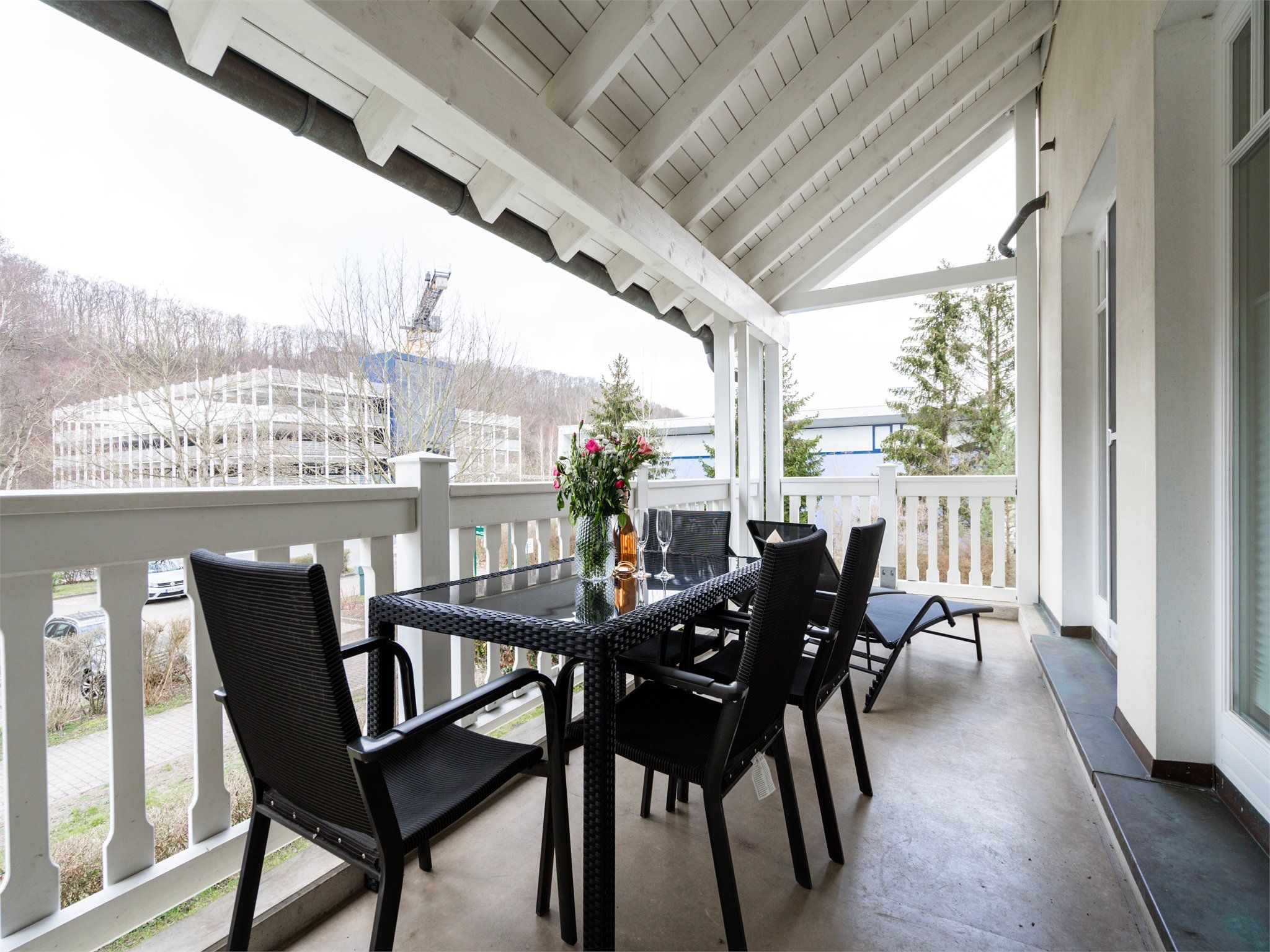 Dünenpark Binz Komfortplus Ferienwohnung mit 2 Schlafzimmern und Balkon im Obergeschoss (005) Insel Rügen - Terrasse