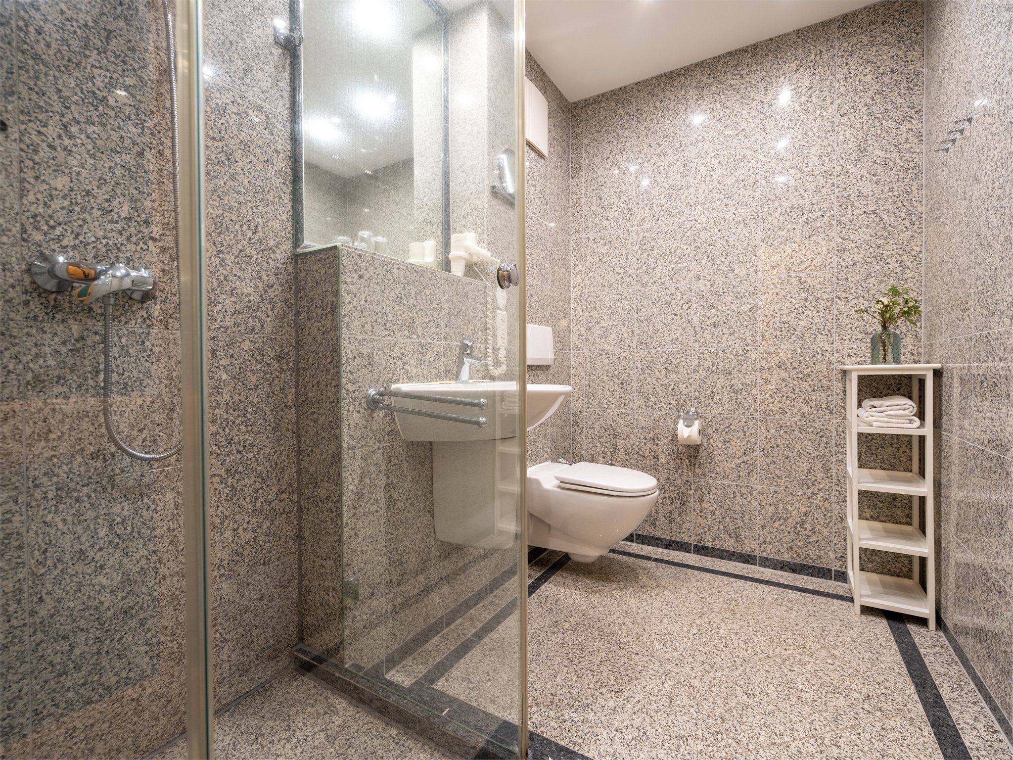 Dünenpark Binz Komfort Ferienwohnung mit 2 Schlafzimmern und Balkon im Obergeschoss (008) Insel Rügen - Badezimmer