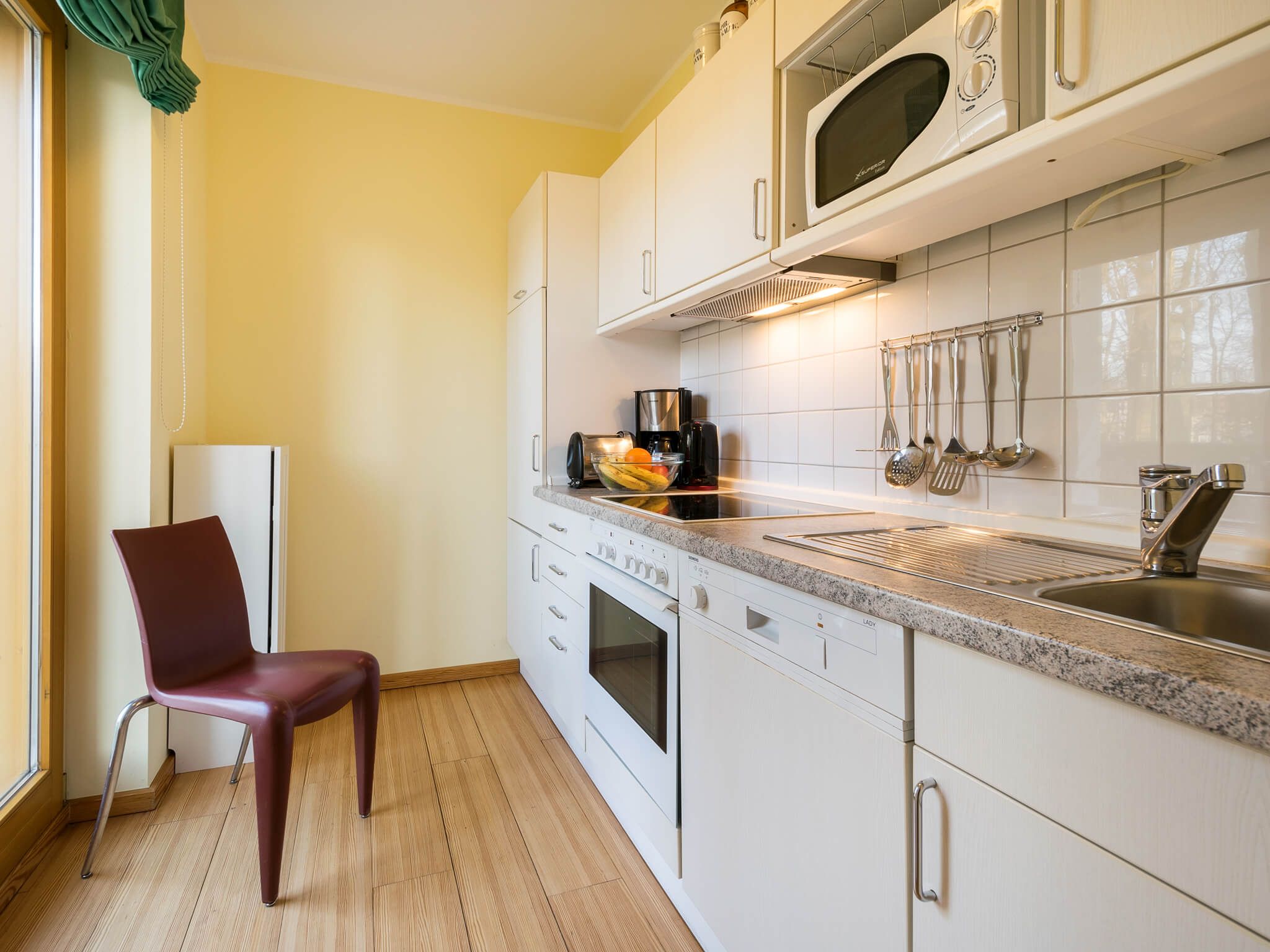 Kaiservillen Heringsdorf Ferienwohnung mit 1 Schlafzimmer und Terrasse (D104) Insel Usedom - Küche / Küchenzeile