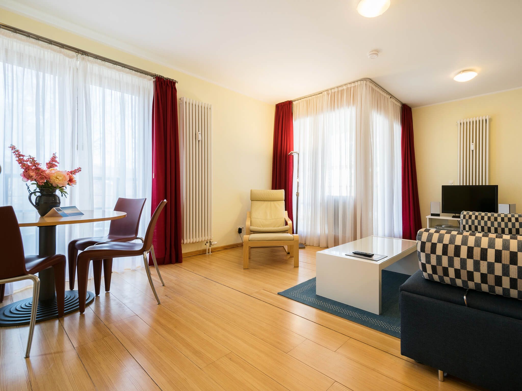 Kaiservillen Heringsdorf Ferienwohnung mit 1 Schlafzimmer und Balkon (D211) Insel Usedom - Wohnzimmer