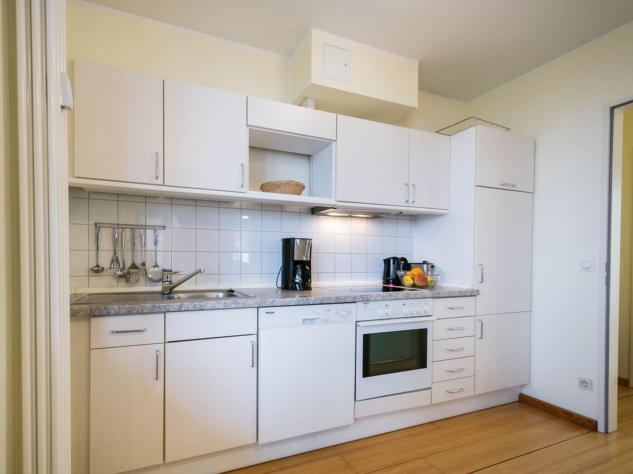 Kaiservillen Heringsdorf Ferienwohnung mit 1 Schlafzimmer und Balkon (D232) Insel Usedom - Küche / Küchenzeile