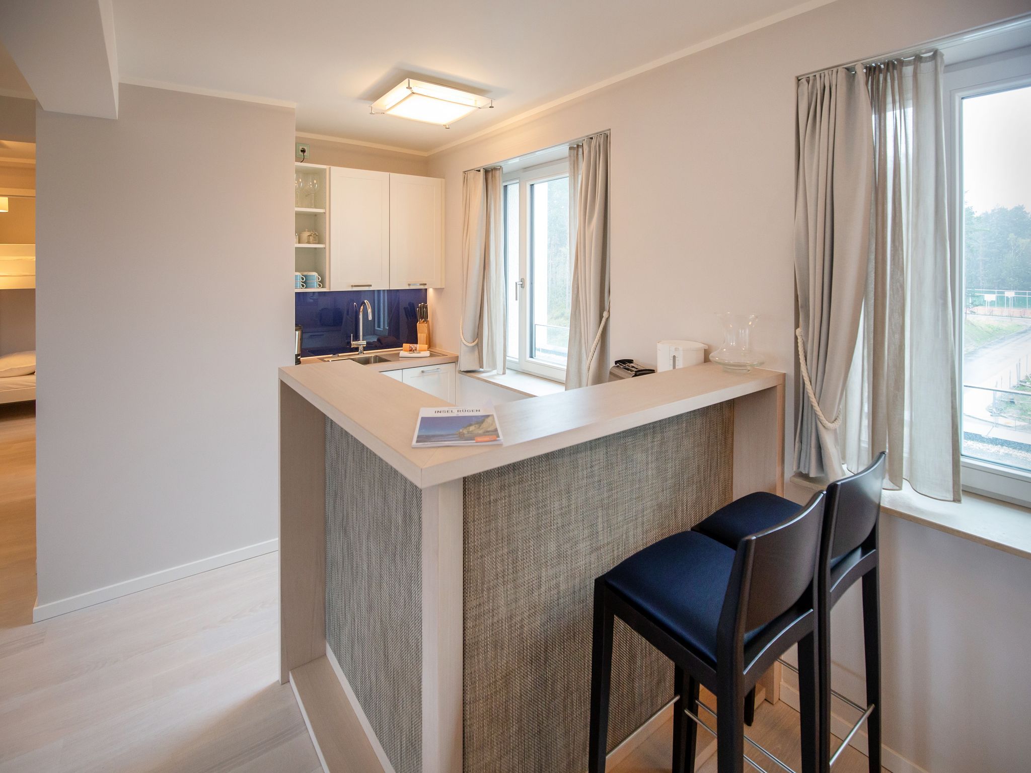 Dünenresidenz Prora Ferienwohnung mit Meerblick, 3 Schlafzimmern, Balkon und Sauna (NP/306) Insel Rügen - Küche / Küchenzeile