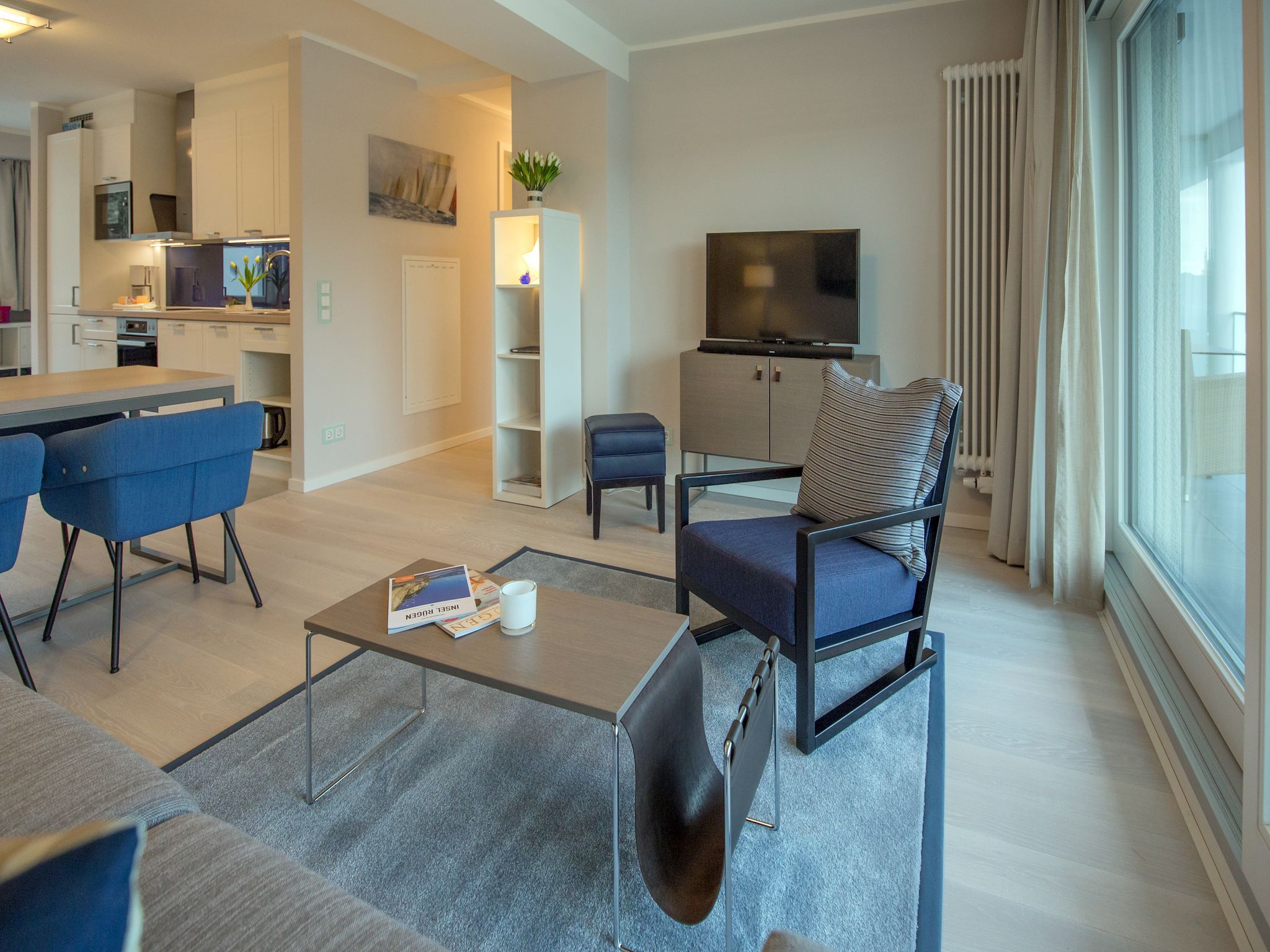 Dünenresidenz Prora Ferienwohnung mit Meerblick, 2 Schlafzimmern und Loggia (NP/318) Insel Rügen - Wohnzimmer