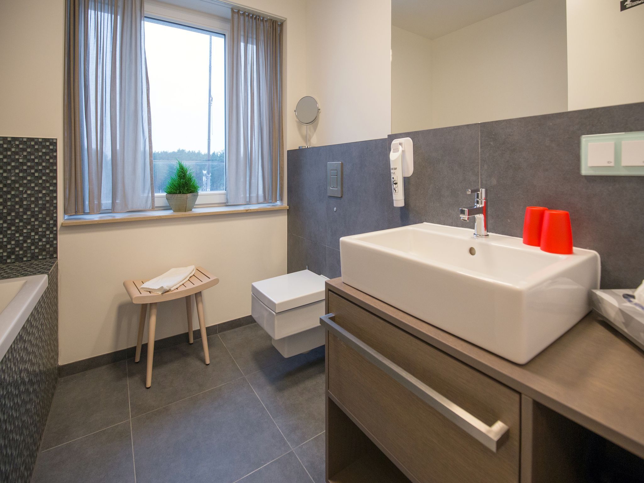 Dünenresidenz Prora Ferienwohnung mit Meerblick, 3 Schlafzimmern und Balkon (NP/406) Insel Rügen - Badezimmer