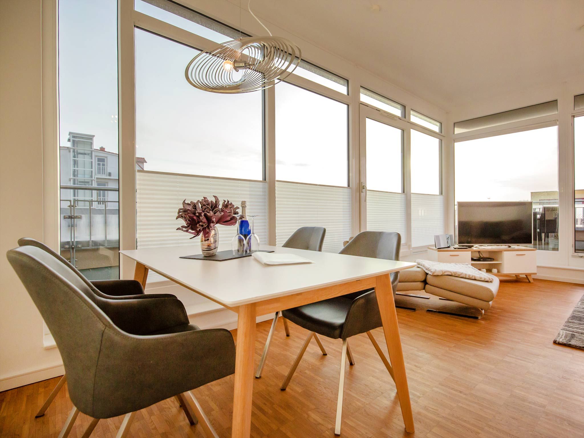 Strandvillen Binz Ferienwohnung mit 2 Schlafzimmern, Terrasse und Balkon (DR/434) Insel Rügen - Wohnzimmer