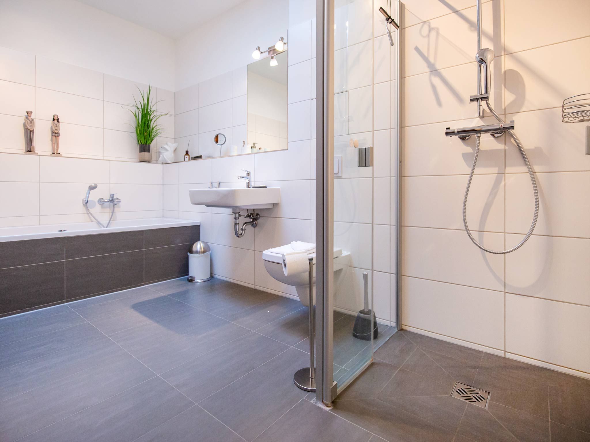 Strandvillen Binz Ferienwohnung mit 2 Schlafzimmern, Terrasse und Balkon (DR/434) Insel Rügen - Badezimmer