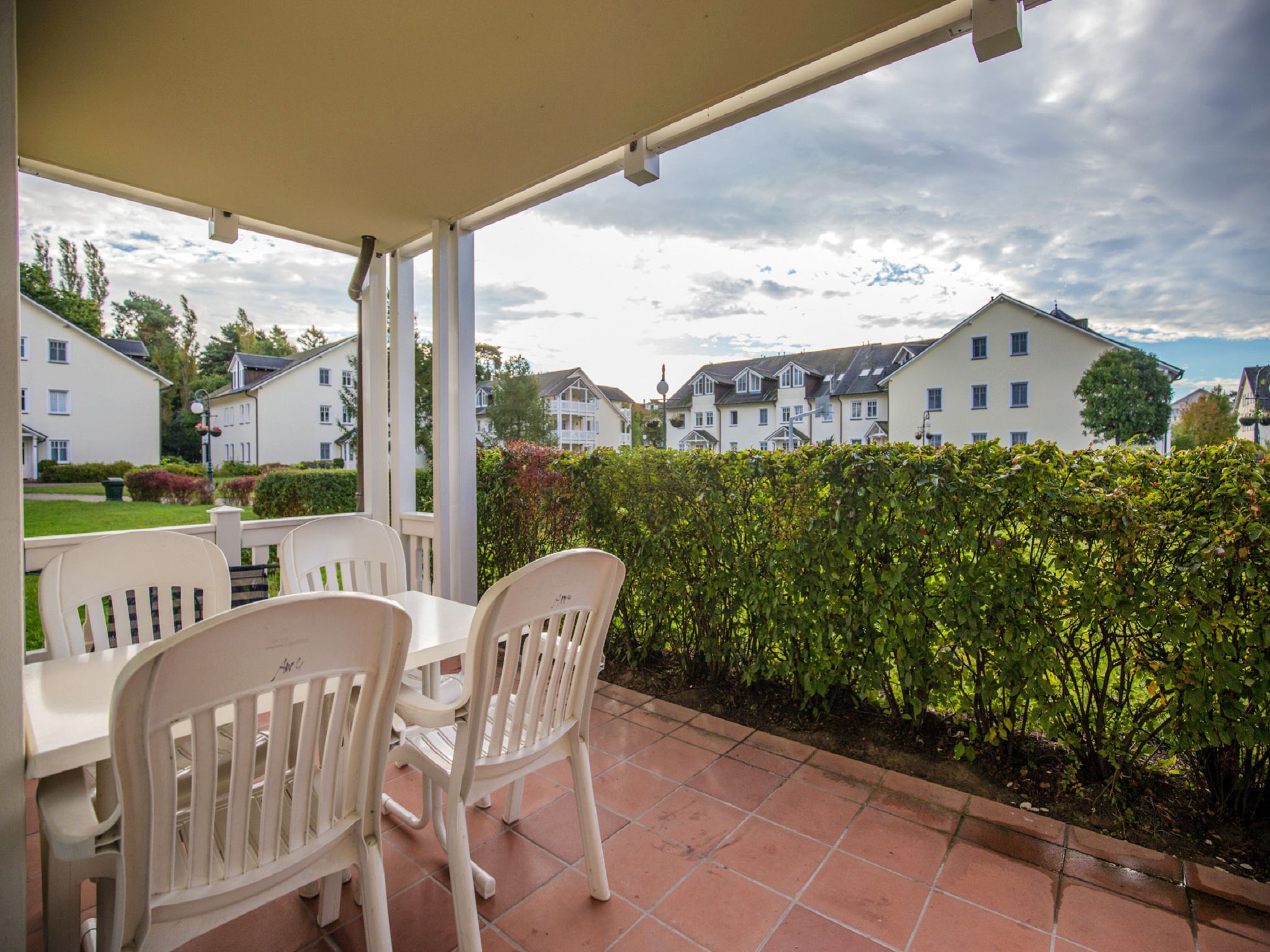 Dünenpark Binz Komfort Ferienwohnung mit 2 Schlafzimmern und Terrasse im Erdgeschoss (004) Insel Rügen - Terrasse