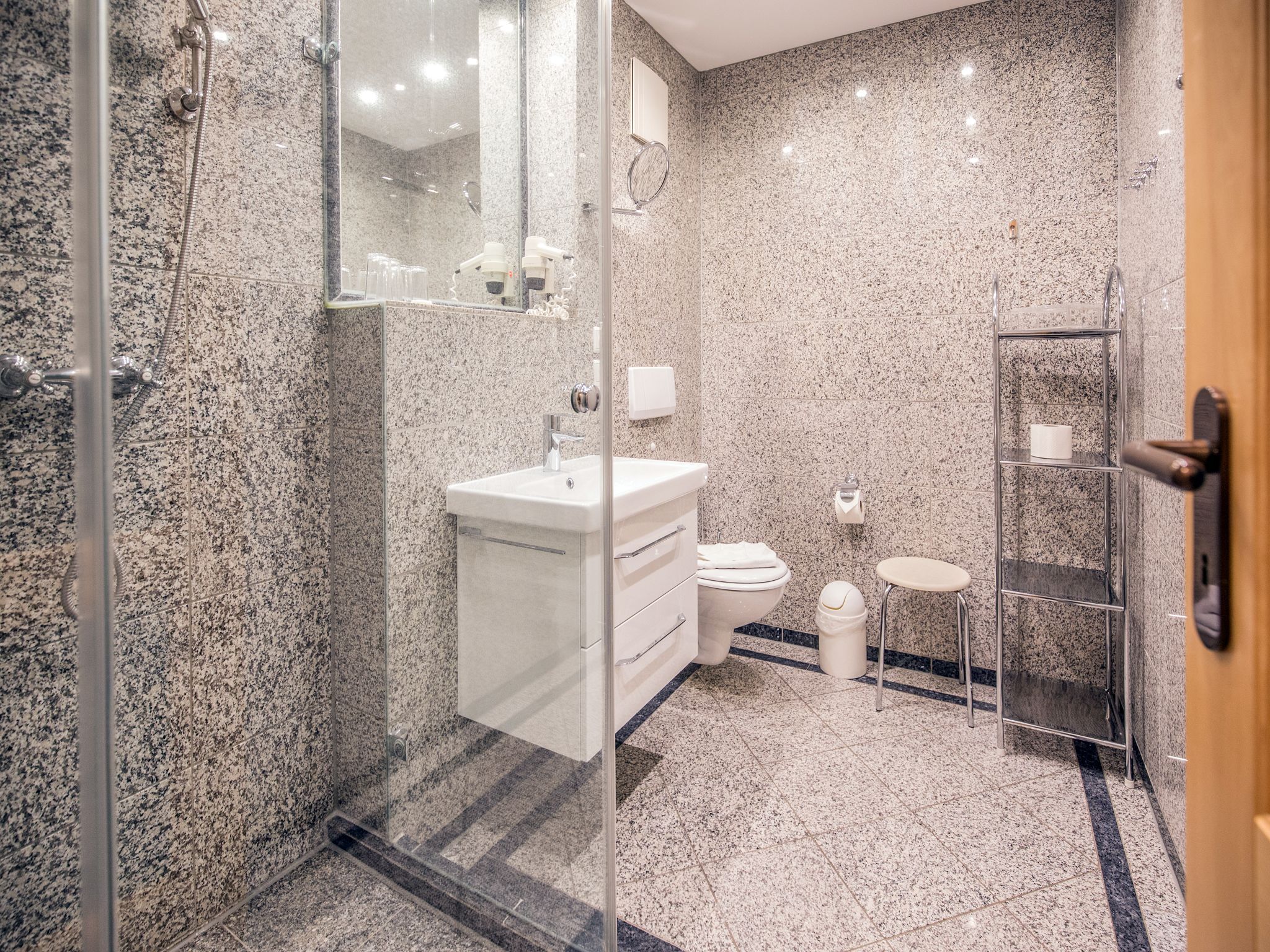 Dünenpark Binz Komfort Ferienwohnung mit 2 Schlafzimmern und Terrasse im Erdgeschoss (004) Insel Rügen - Badezimmer