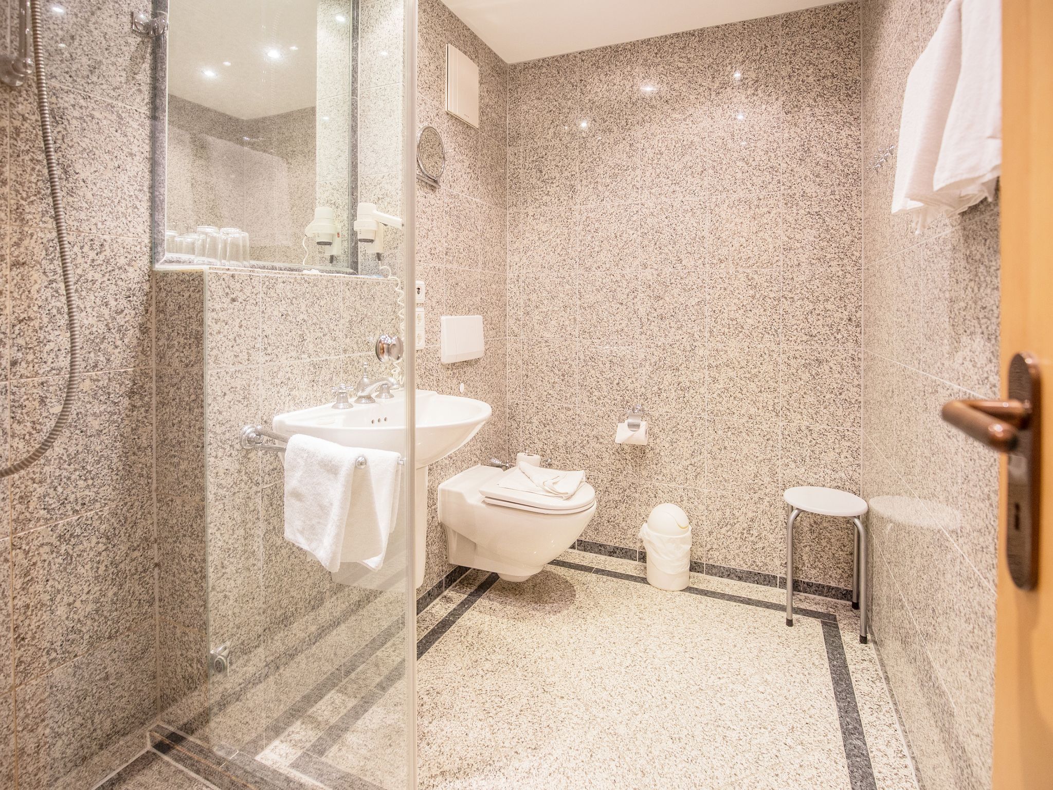 Dünenpark Binz Komfort Ferienwohnung mit 2 Schlafzimmern und Balkon im Obergeschoss (008) Insel Rügen - Badezimmer