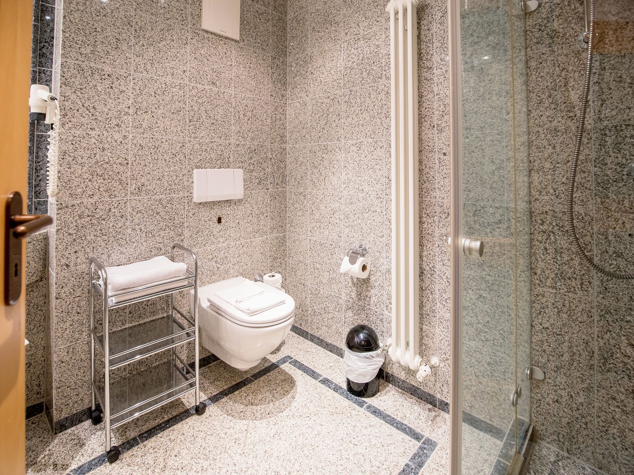 Dünenpark Binz Komfortplus Ferienwohnung mit 1 Schlafzimmer und Balkon im Dachgeschoss (010) Insel Rügen - Badezimmer