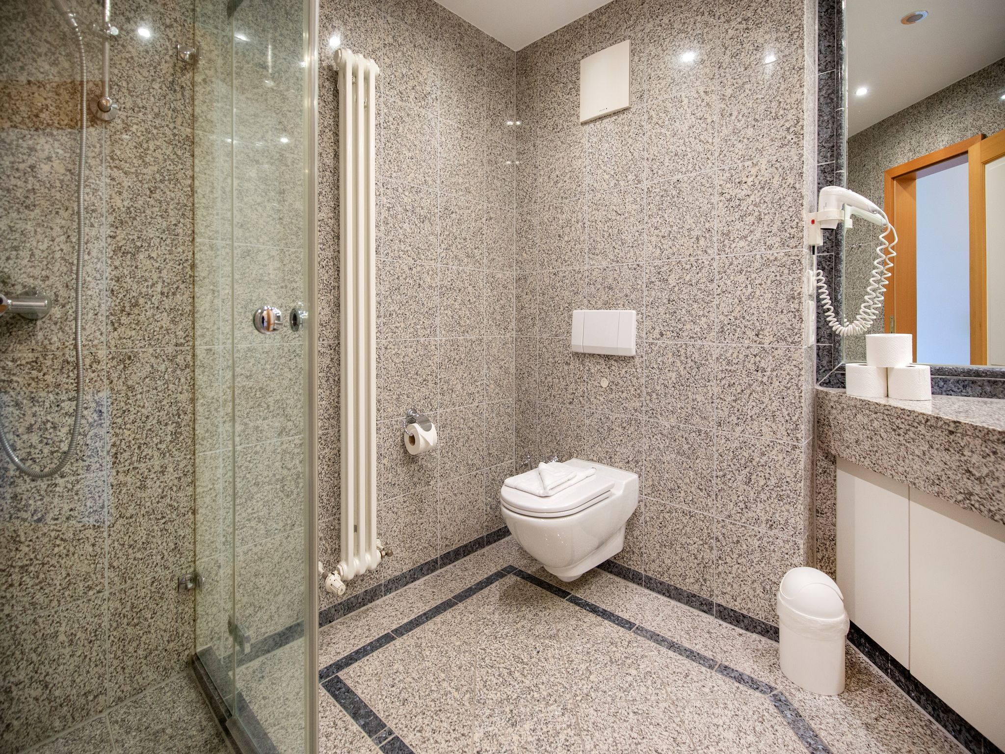 Dünenpark Binz Komfort Ferienwohnung mit 1 Schlafzimmer und Balkon im Dachgeschoss (011) Insel Rügen - Badezimmer