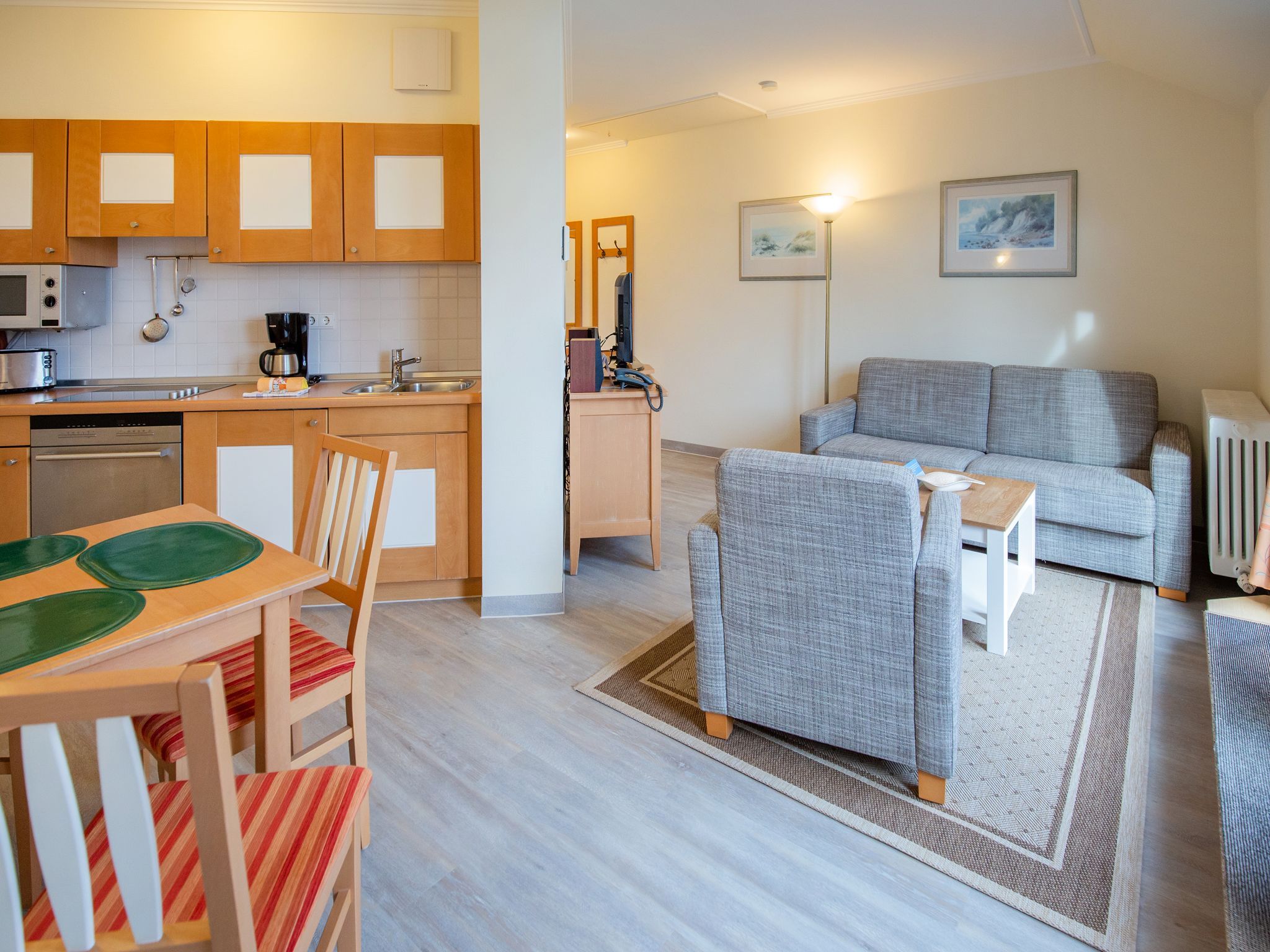 Dünenpark Binz Komfort Ferienwohnung mit 1 Schlafzimmer und Balkon im Dachgeschoss (011) Insel Rügen - Küche / Küchenzeile