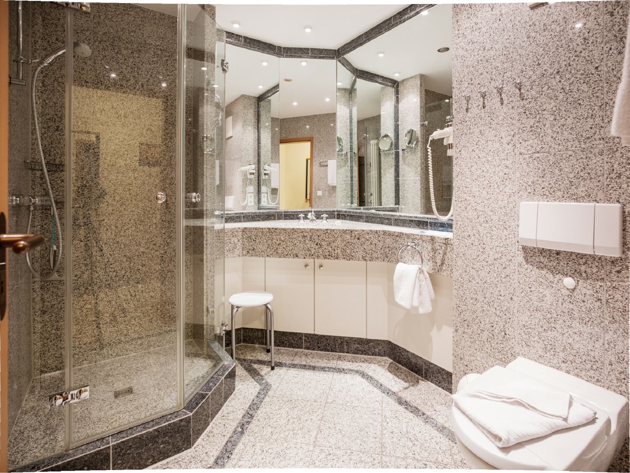 Dünenpark Binz Komfortplus Ferienwohnung mit 1 Schlafzimmer und Balkon im Dachgeschoss (022) Insel Rügen - Badezimmer