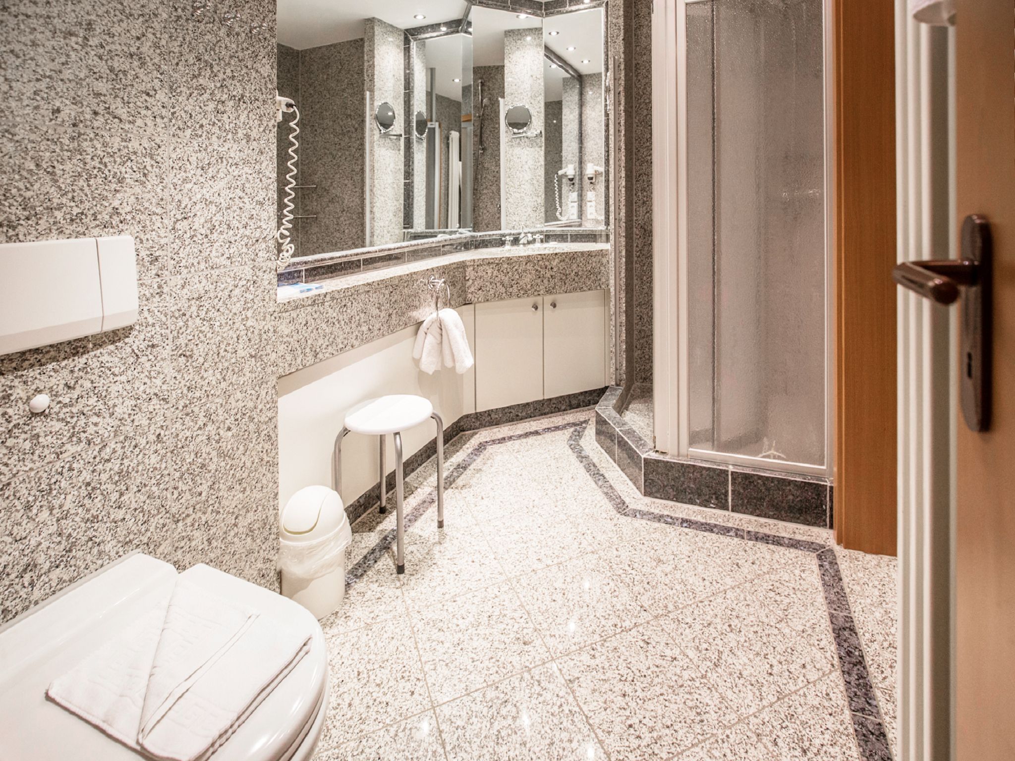 Dünenpark Binz Komfort Ferienwohnung mit 1 Schlafzimmer und Balkon im Obergeschoss (019) Insel Rügen - Badezimmer