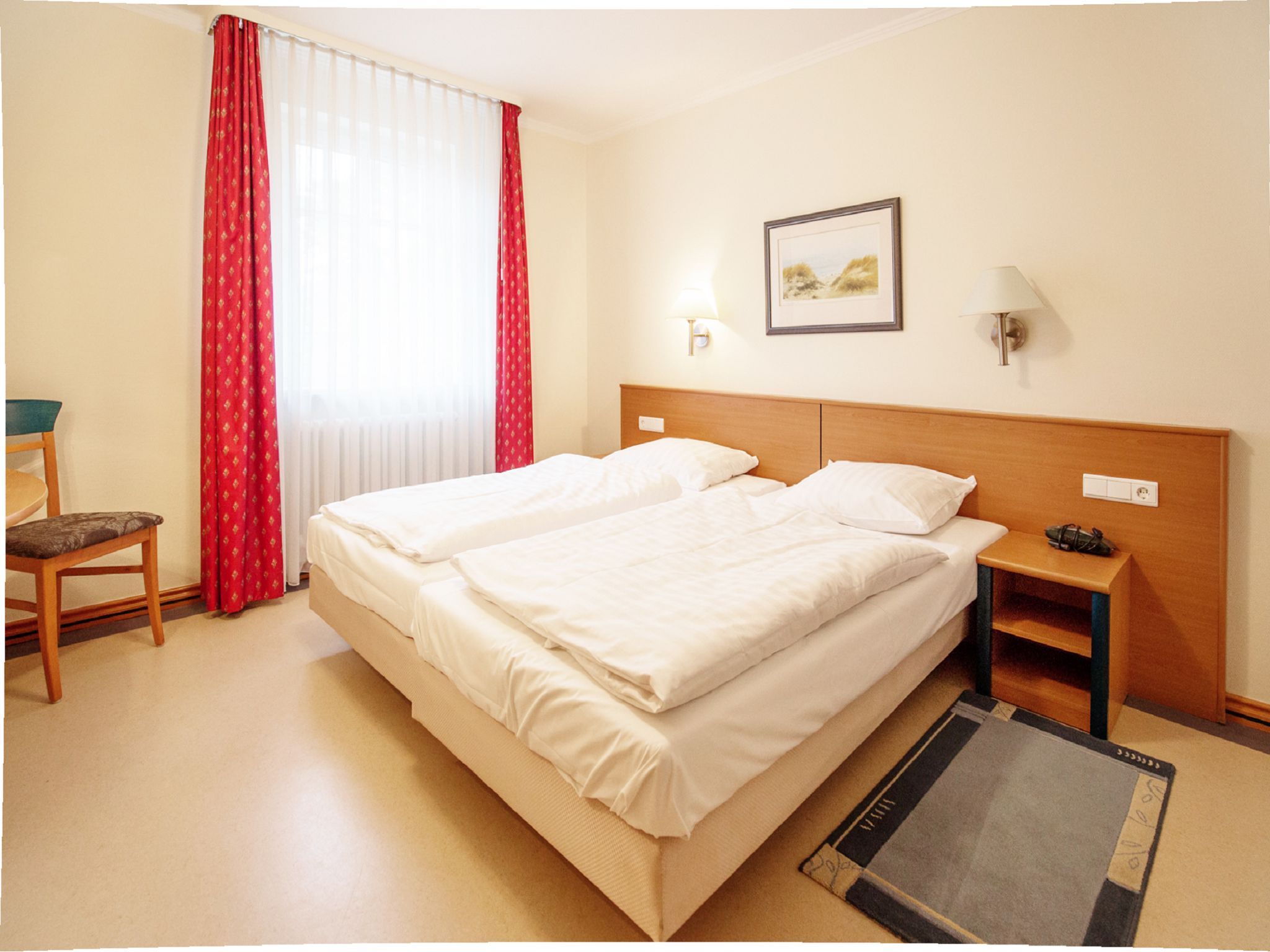 Dünenpark Binz Komfort Ferienwohnung mit 1 Schlafzimmer und Balkon im Obergeschoss (020) Insel Rügen - Schlafzimmer