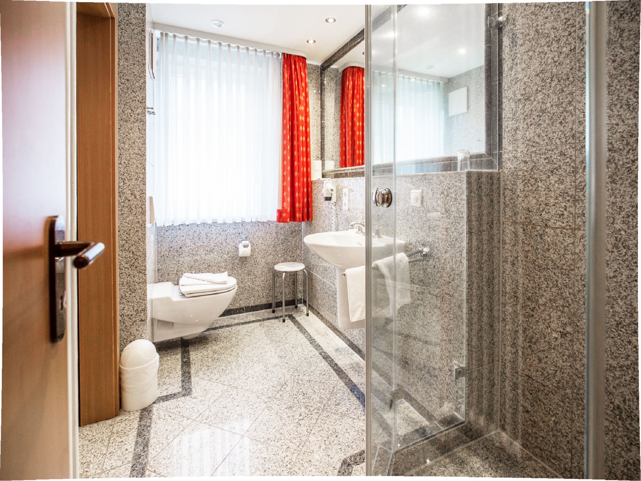 Dünenpark Binz Komfort Ferienwohnung mit 1 Schlafzimmer und Balkon im Obergeschoss (020) Insel Rügen - Badezimmer