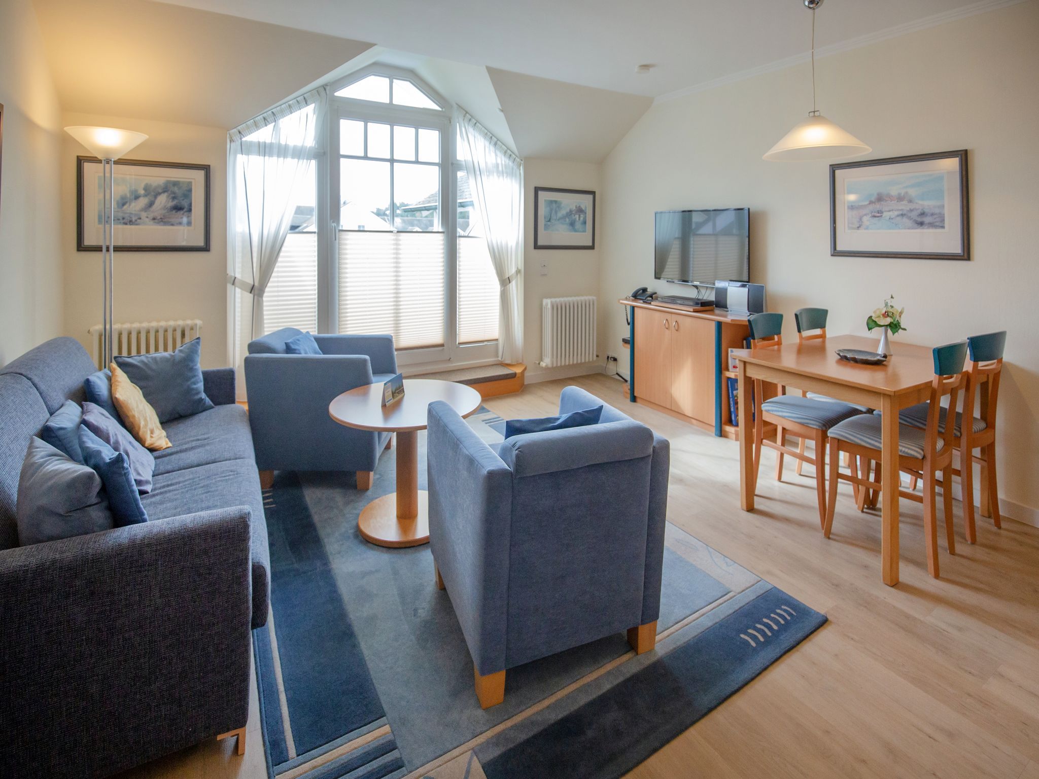 Dünenpark Binz Komfort Ferienwohnung mit 1 Schlafzimmer und Balkon im Dachgeschoss (023) Insel Rügen - Wohnzimmer