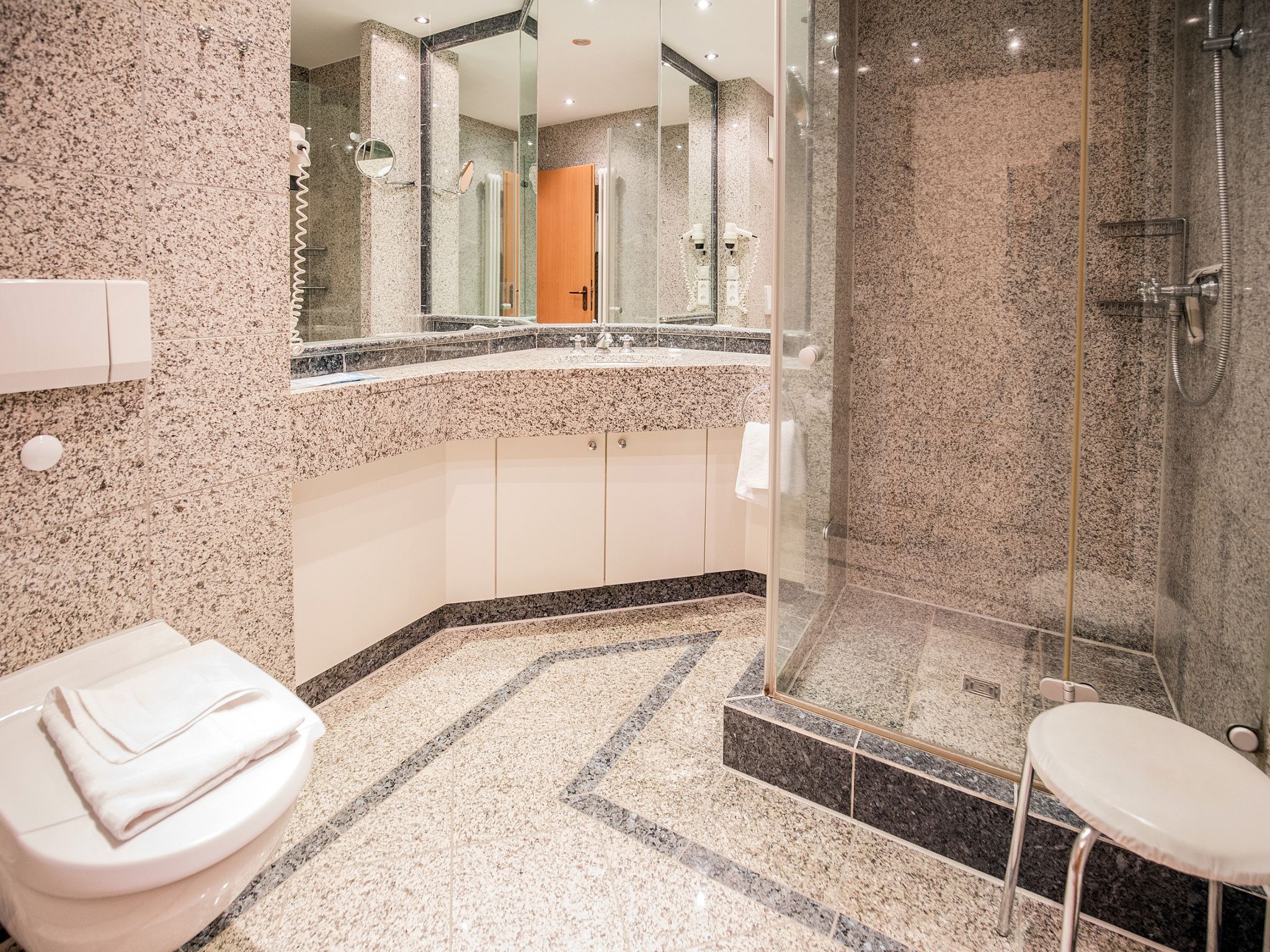 Dünenpark Binz Komfort Ferienwohnung mit 1 Schlafzimmer und Balkon im Dachgeschoss (023) Insel Rügen - Badezimmer