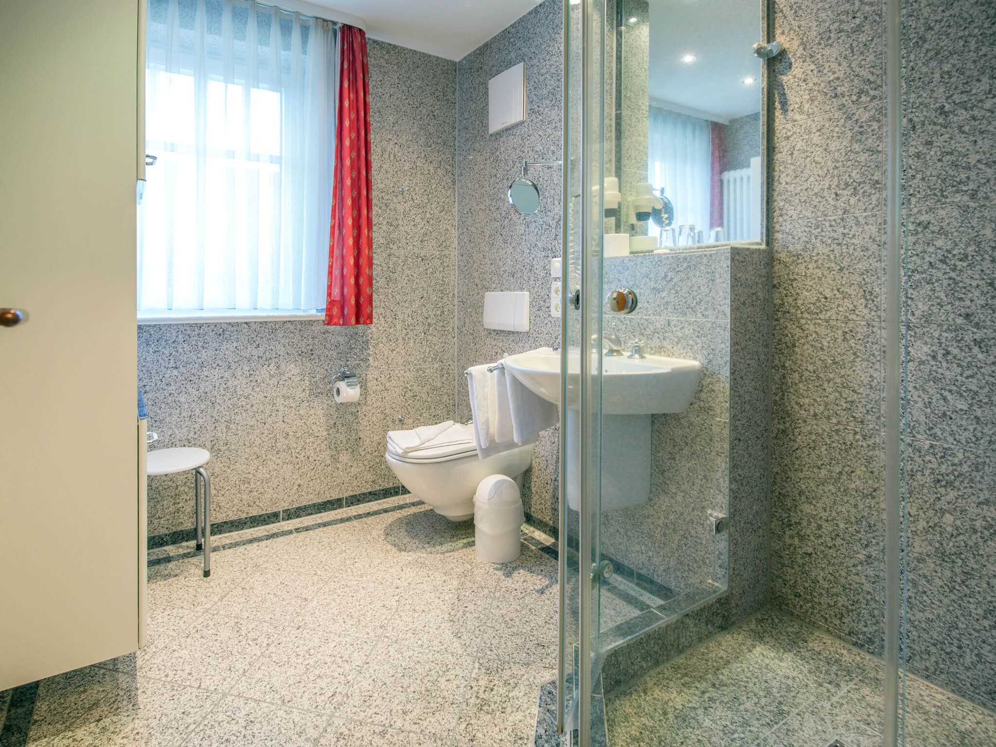 Dünenpark Binz Komfort Ferienwohnung mit 1 Schlafzimmer und Balkon im Dachgeschoss (024) Insel Rügen - Badezimmer