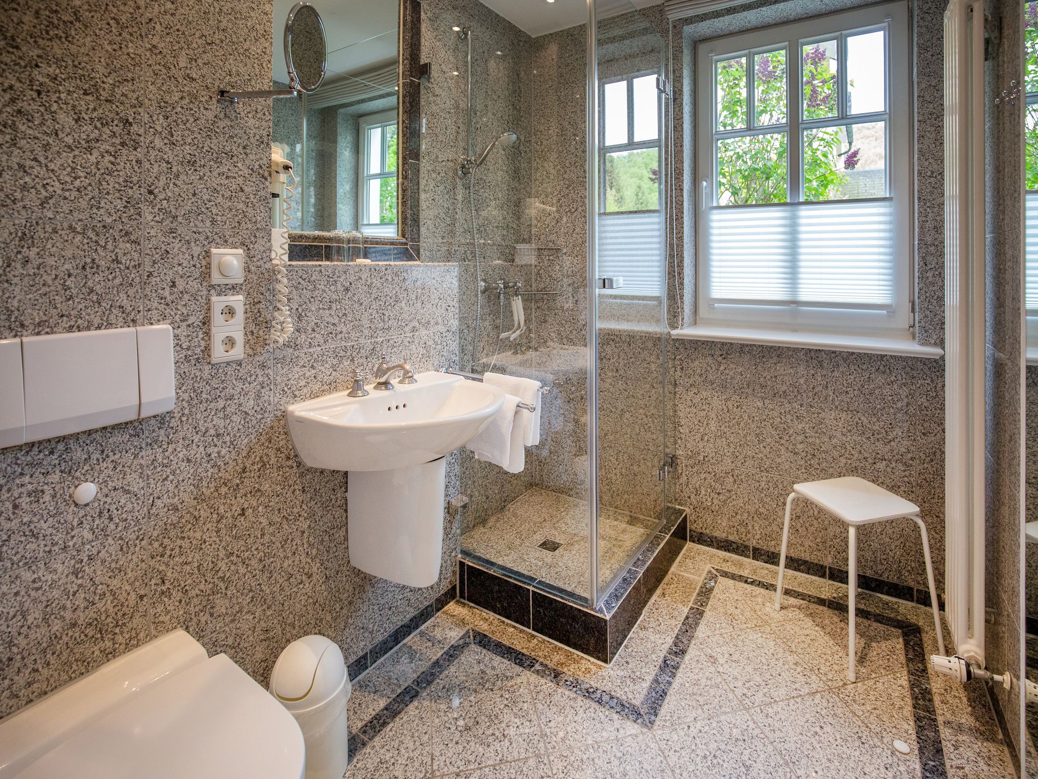 Dünenpark Binz Komfortplus Ferienwohnung mit 1 Schlafzimmer und Terrasse im Erdgeschoss (025) Insel Rügen - Badezimmer