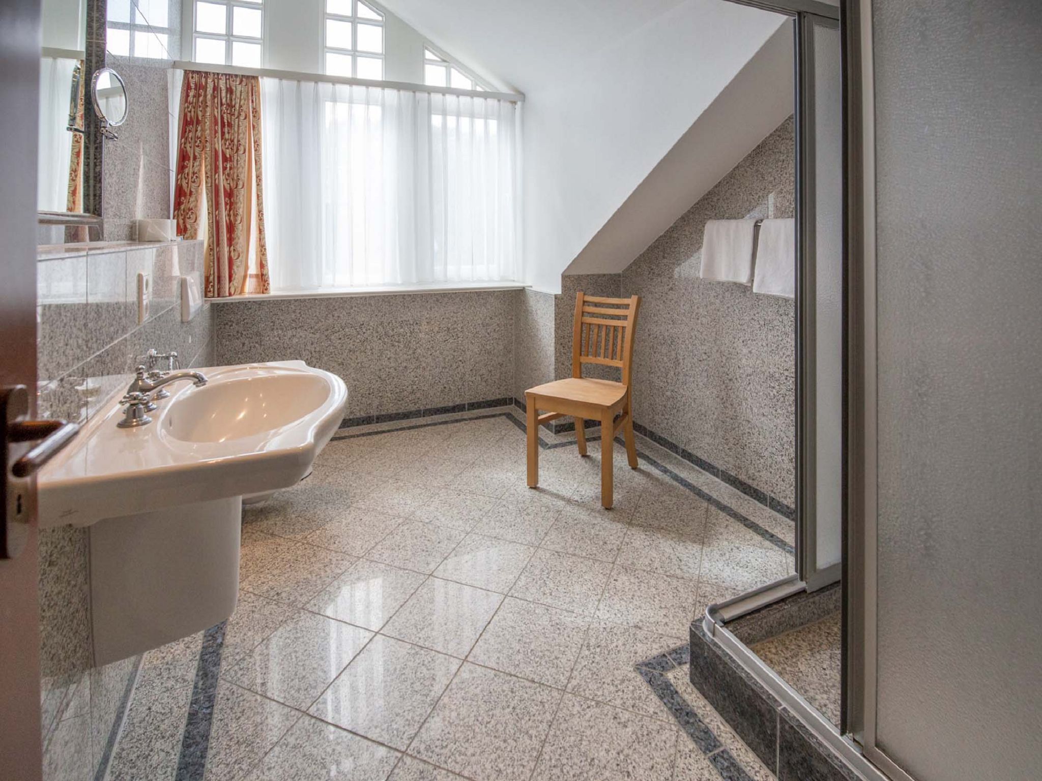 Dünenpark Binz Komfort Ferienwohnung mit 2 Schlafzimmern und Balkon im Dachgeschoss (031) Insel Rügen - Badezimmer