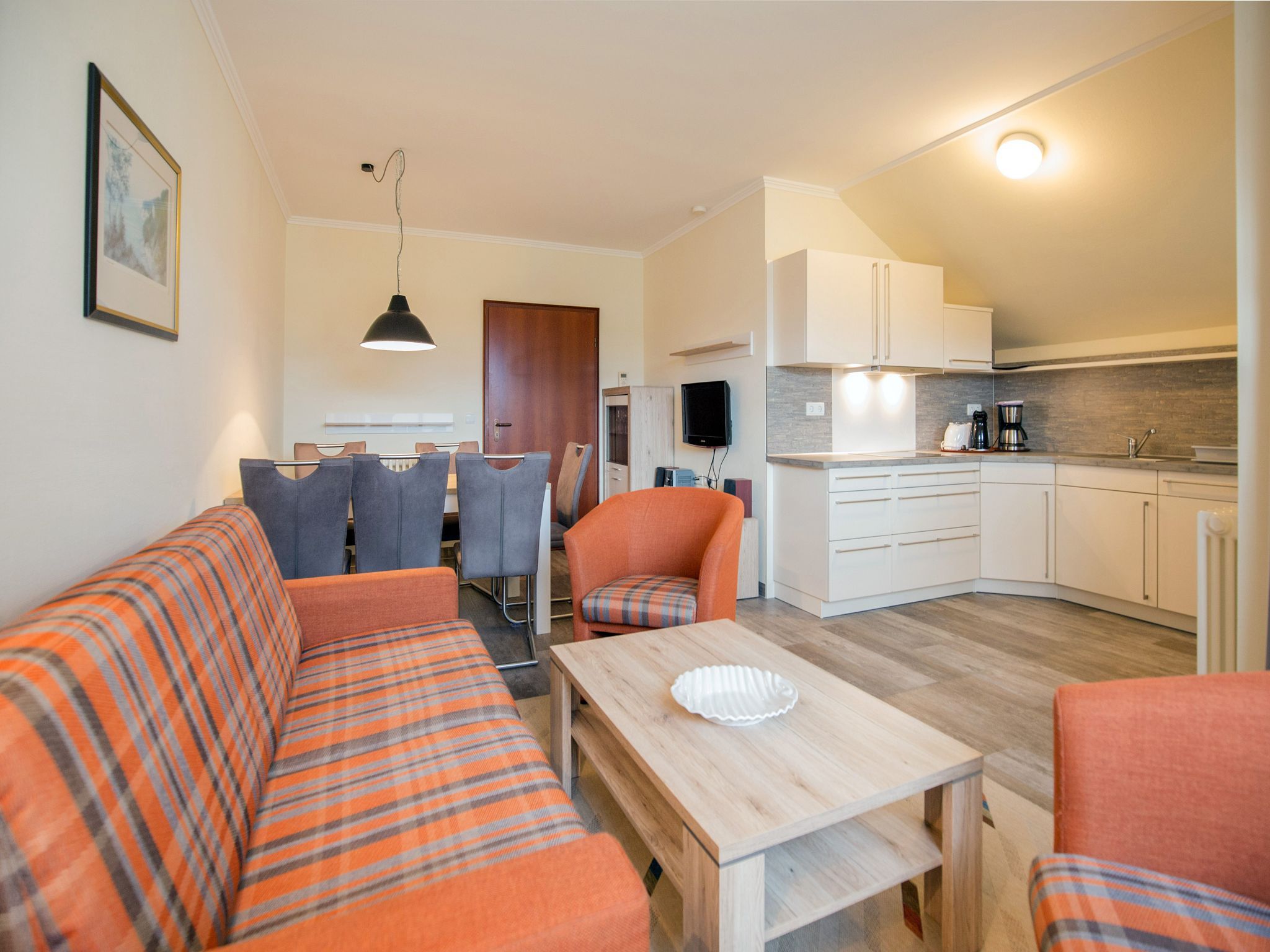 Dünenpark Binz Komfortplus Ferienwohnung mit 2 Schlafzimmern und Balkon im Dachgeschoss (032) Insel Rügen - Wohnzimmer