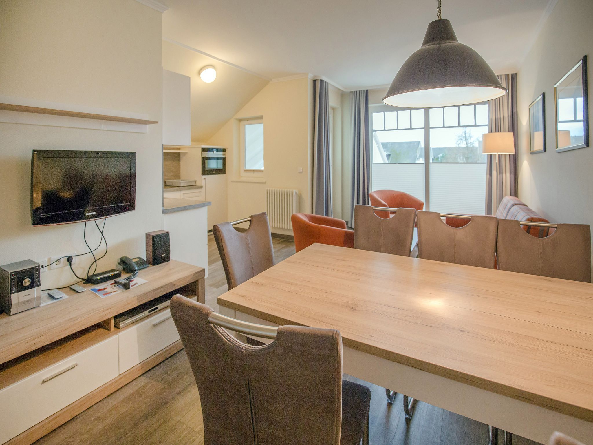 Dünenpark Binz Komfortplus Ferienwohnung mit 2 Schlafzimmern und Balkon im Dachgeschoss (032) Insel Rügen - Wohnzimmer