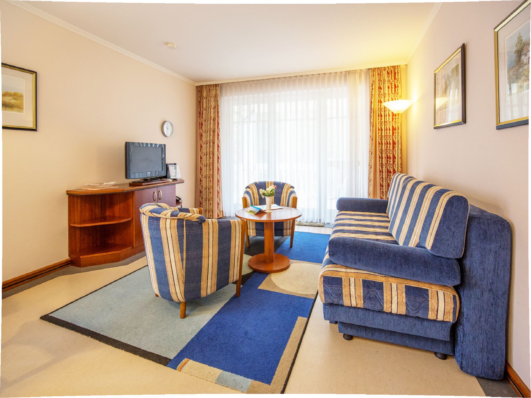 Dünenpark Binz Komfort Ferienwohnung mit 1 Schlafzimmer und Balkon im Obergeschoss (038) Insel Rügen - Wohnzimmer