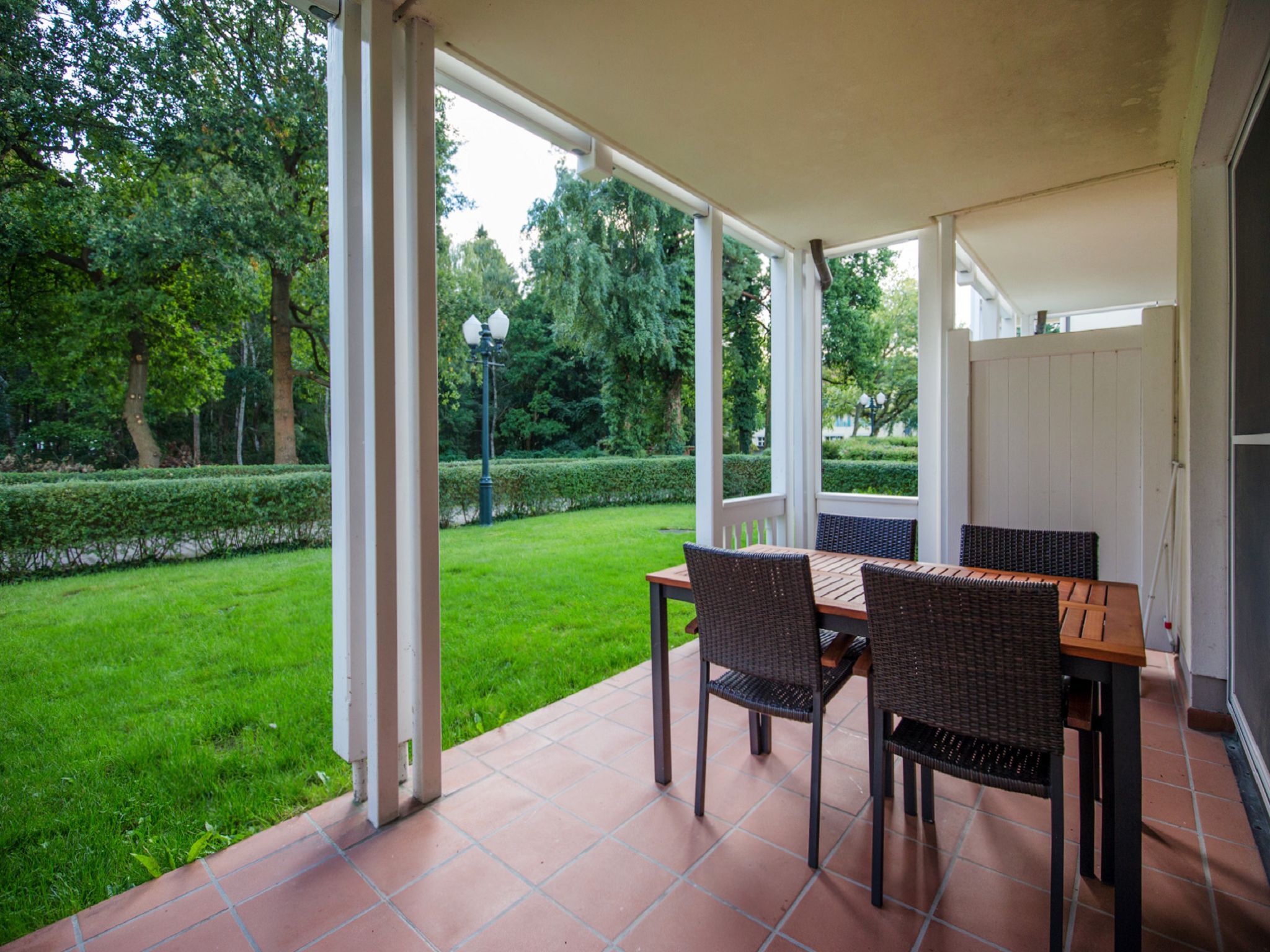 Dünenpark Binz Komfortplus Ferienwohnung mit 1 Schlafzimmer und Terrasse im Erdgeschoss (042) Insel Rügen - Terrasse