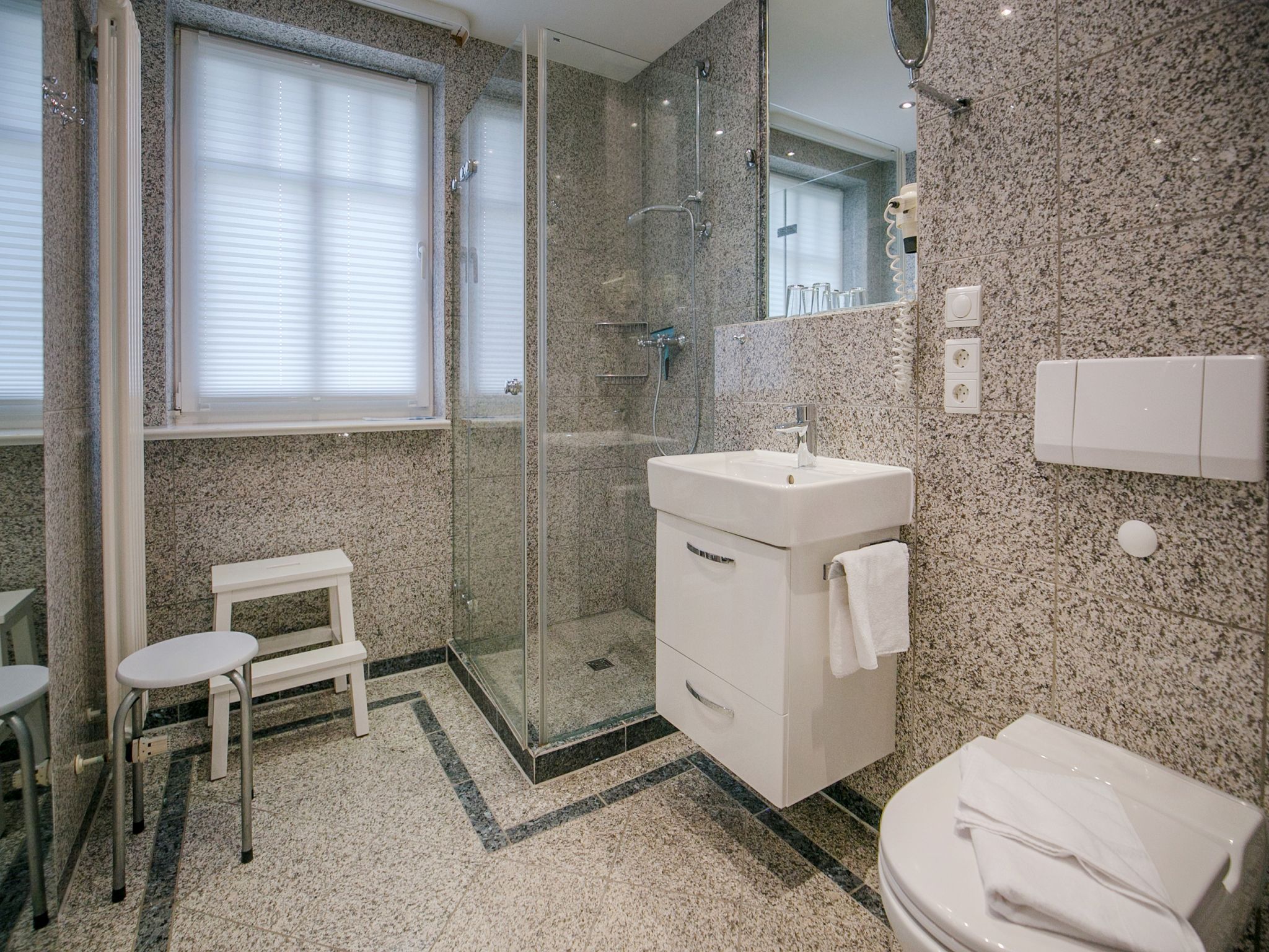 Dünenpark Binz Komfortplus Ferienwohnung mit 1 Schlafzimmer und Terrasse im Erdgeschoss (043) Insel Rügen - Badezimmer