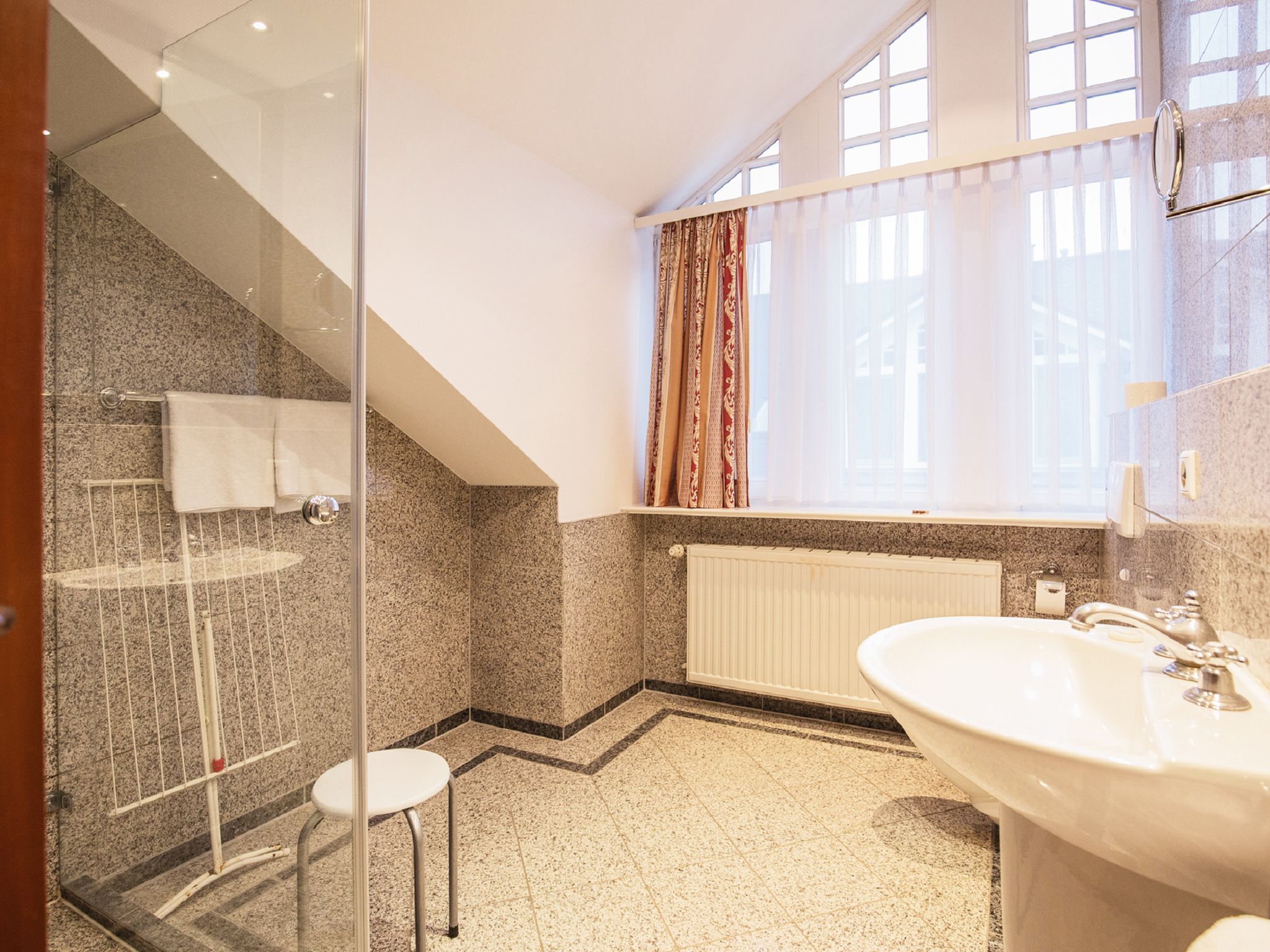 Dünenpark Binz Komfortplus Ferienwohnung mit 2 Schlafzimmern und Balkon im Dachgeschoss (048) Insel Rügen - Badezimmer