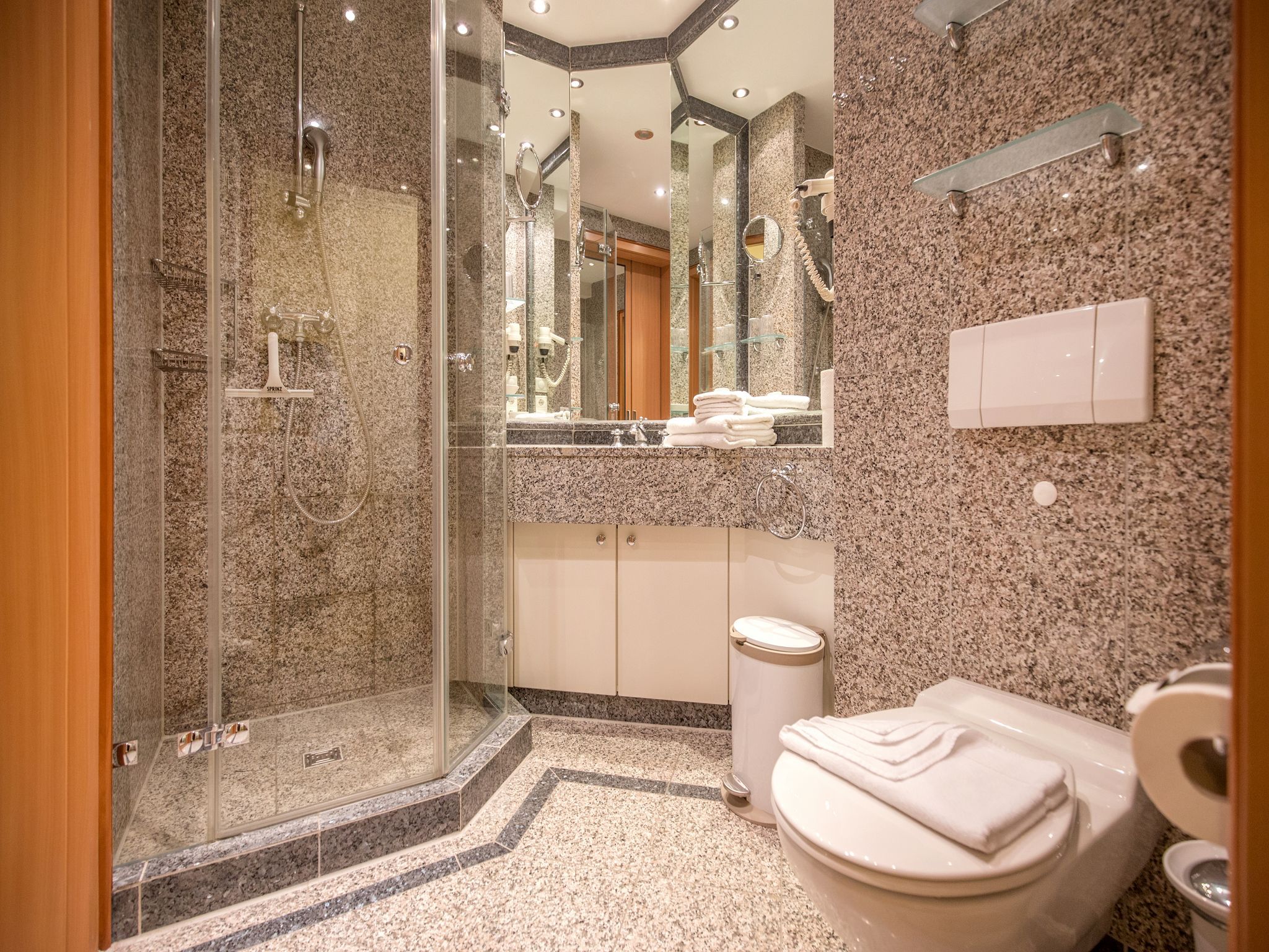 Dünenpark Binz Komfortplus Ferienwohnung mit 1 Schlafzimmer und Balkon im Obergeschoss (054) Insel Rügen - Badezimmer