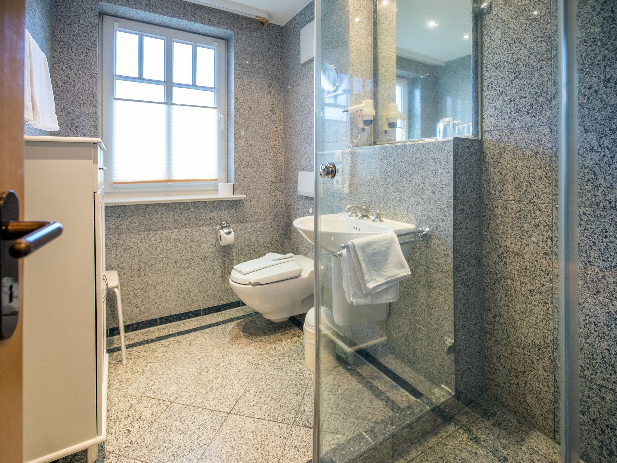 Dünenpark Binz Komfort Ferienwohnung mit 2 Schlafzimmern und Terrasse im Erdgeschoss (061) Insel Rügen - Badezimmer