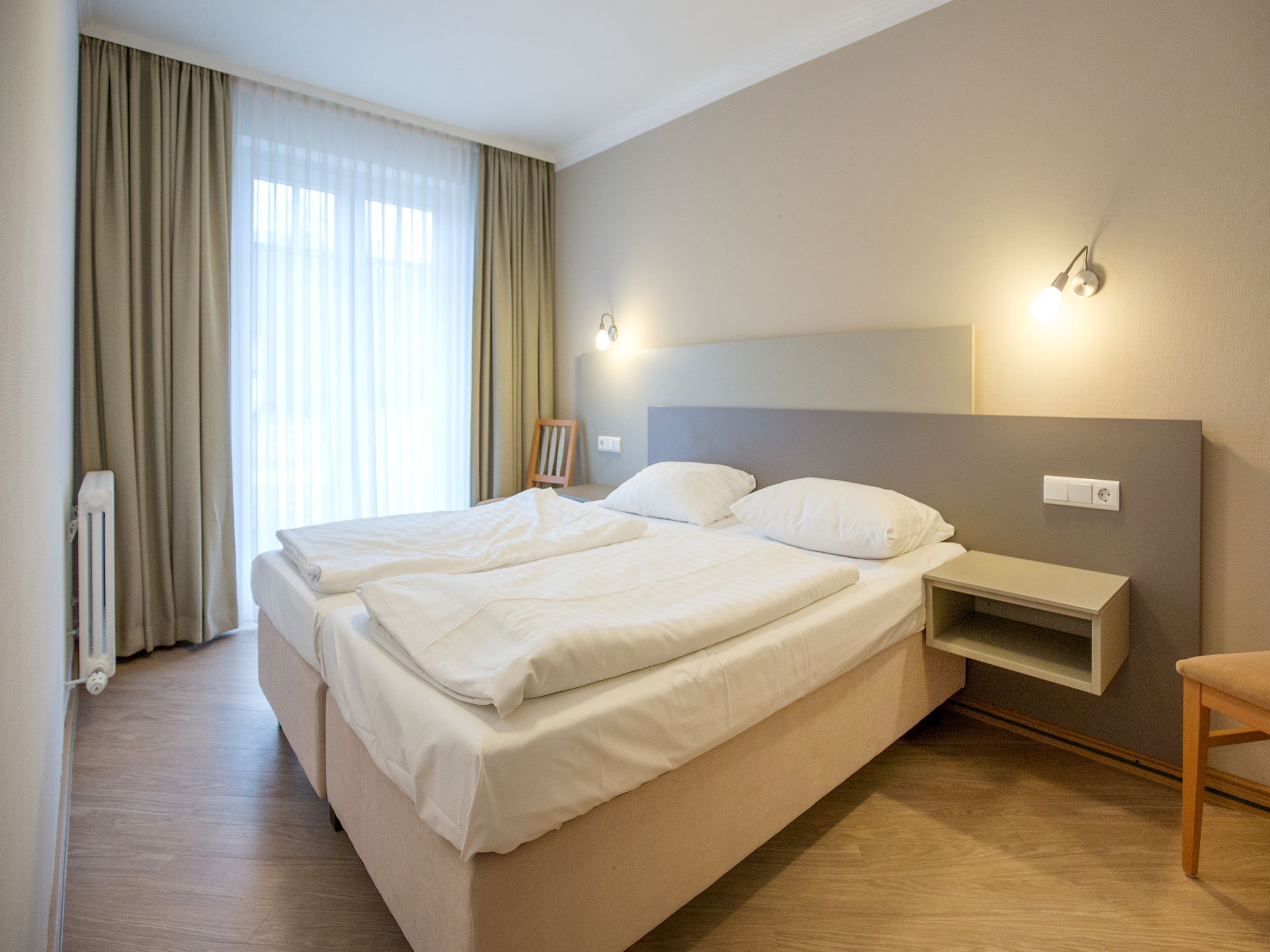 Dünenpark Binz Komfortplus Ferienwohnung mit 1 Schlafzimmer und Terrasse im Erdgeschoss (063) Insel Rügen - Schlafzimmer