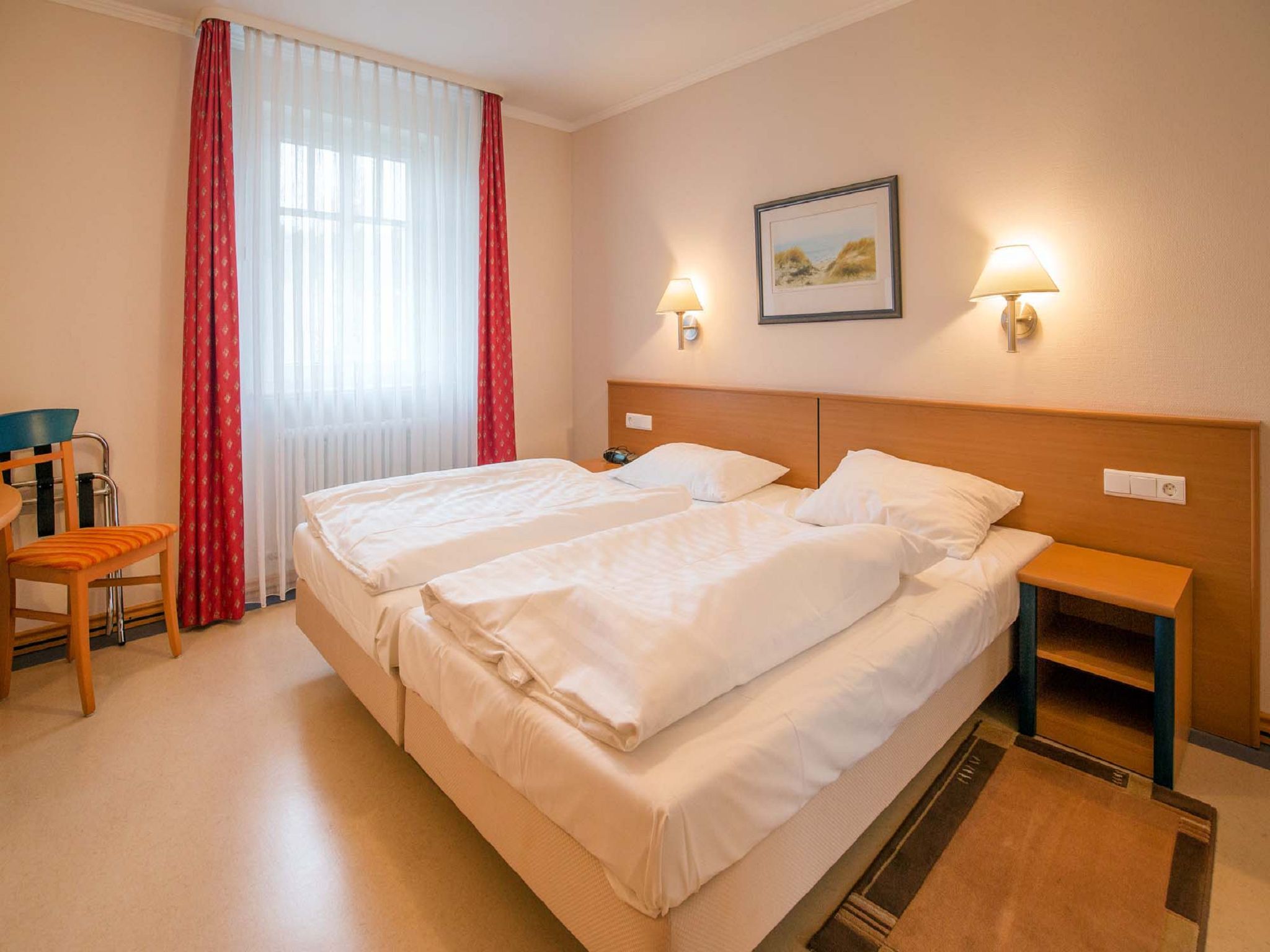 Dünenpark Binz Komfort Ferienwohnung mit 1 Schlafzimmer und Balkon im Obergeschoss (080) Insel Rügen - Schlafzimmer