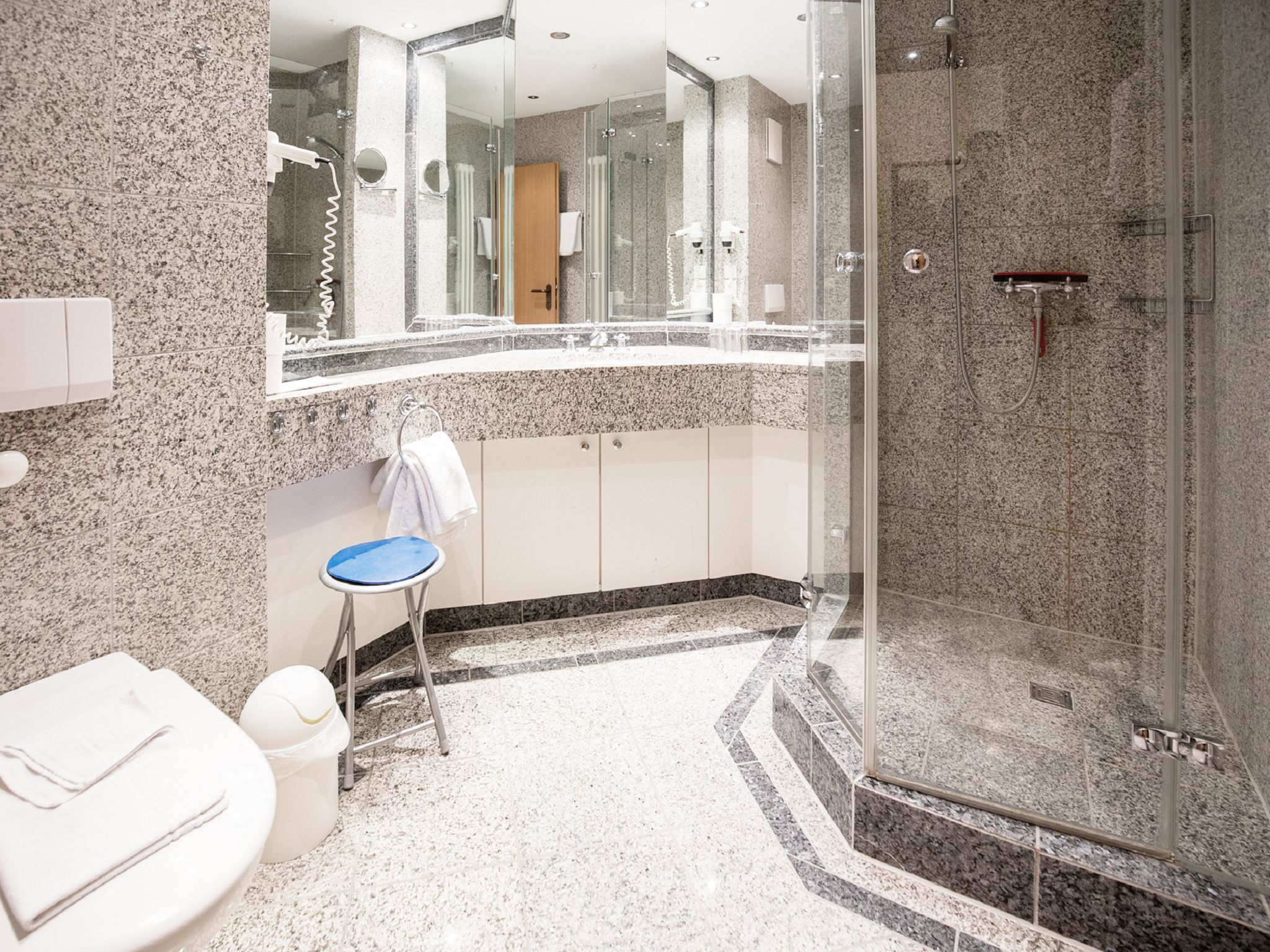 Dünenpark Binz Komfort Ferienwohnung mit 1 Schlafzimmer und Balkon im Dachgeschoss (083) Insel Rügen - Badezimmer