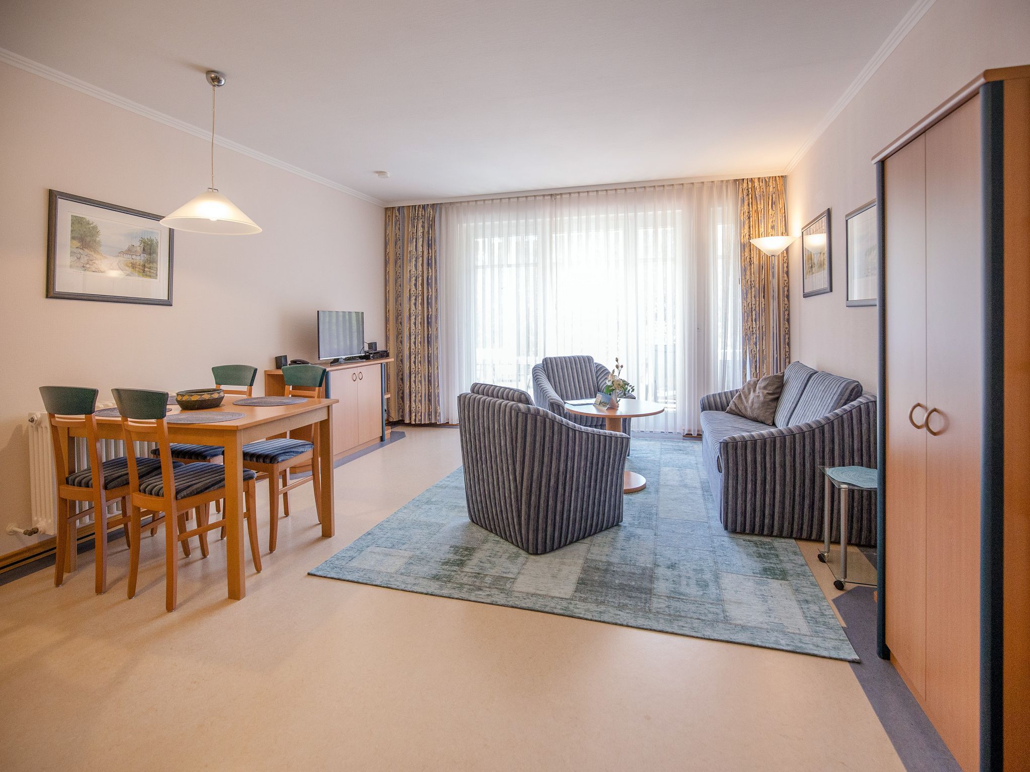 Dünenpark Binz Komfort Ferienwohnung mit 1 Schlafzimmer und Terrasse im Erdgeschoss (098) Insel Rügen - Wohnzimmer