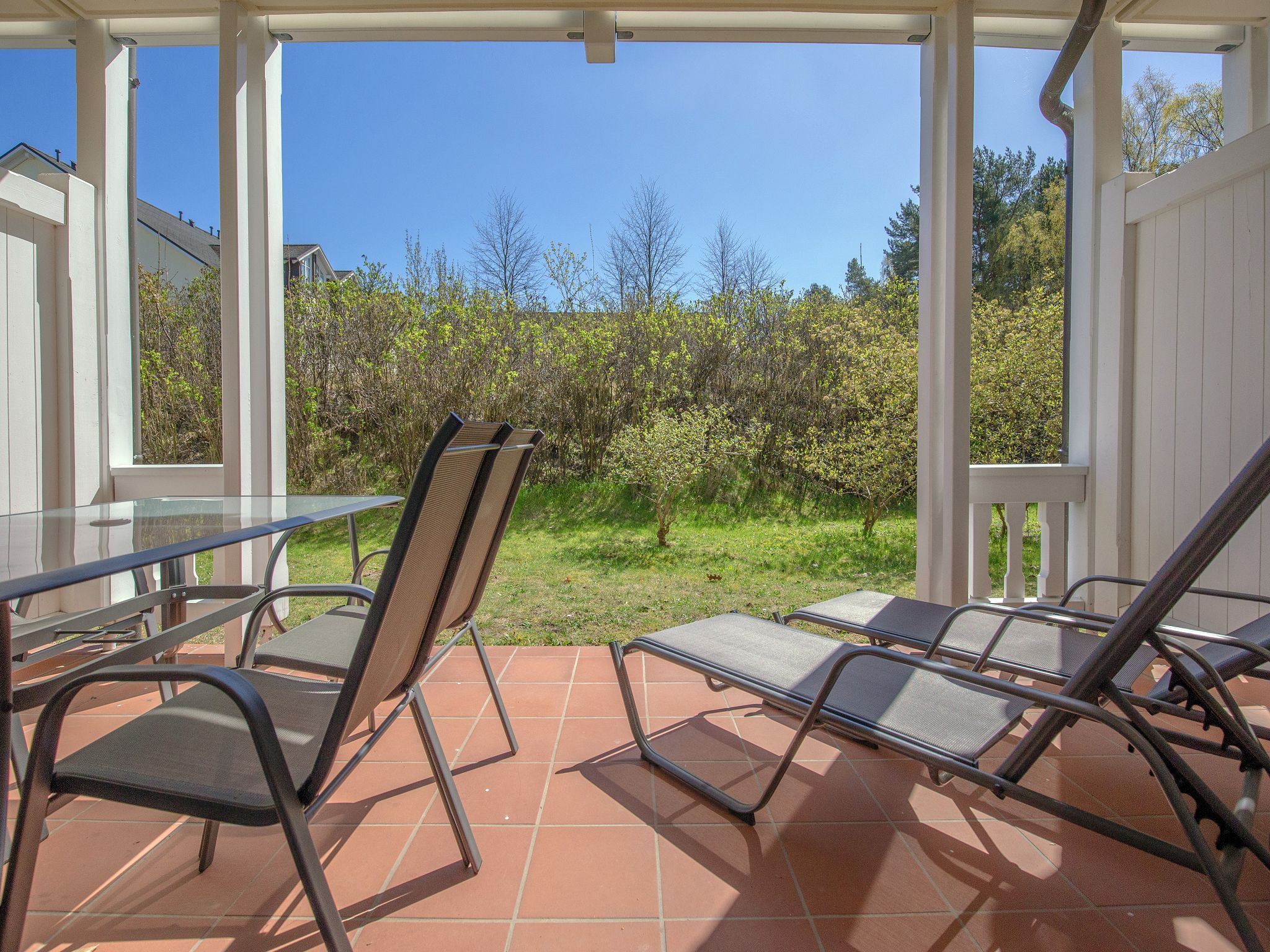 Dünenpark Binz Komfort Ferienwohnung mit 1 Schlafzimmer und Terrasse im Erdgeschoss (098) Insel Rügen - Terrasse
