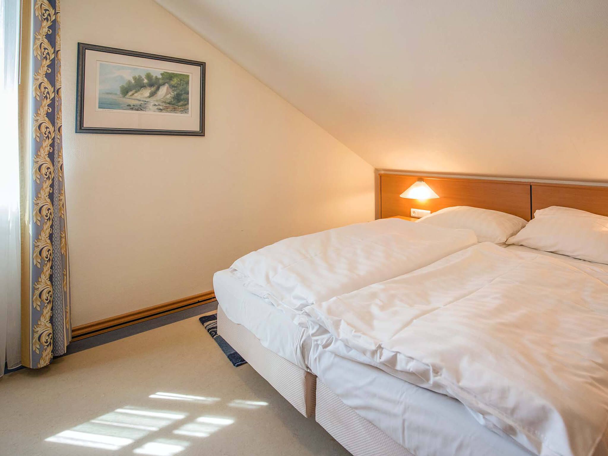 Dünenpark Binz Komfort Ferienwohnung mit 1 Schlafzimmer und Balkon im Dachgeschoss (109) Insel Rügen - Schlafzimmer