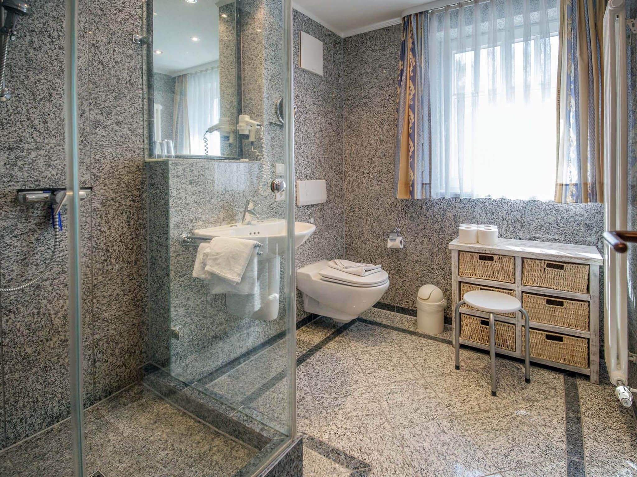 Dünenpark Binz Komfort Ferienwohnung mit 1 Schlafzimmer und Balkon im Dachgeschoss (109) Insel Rügen - Badezimmer